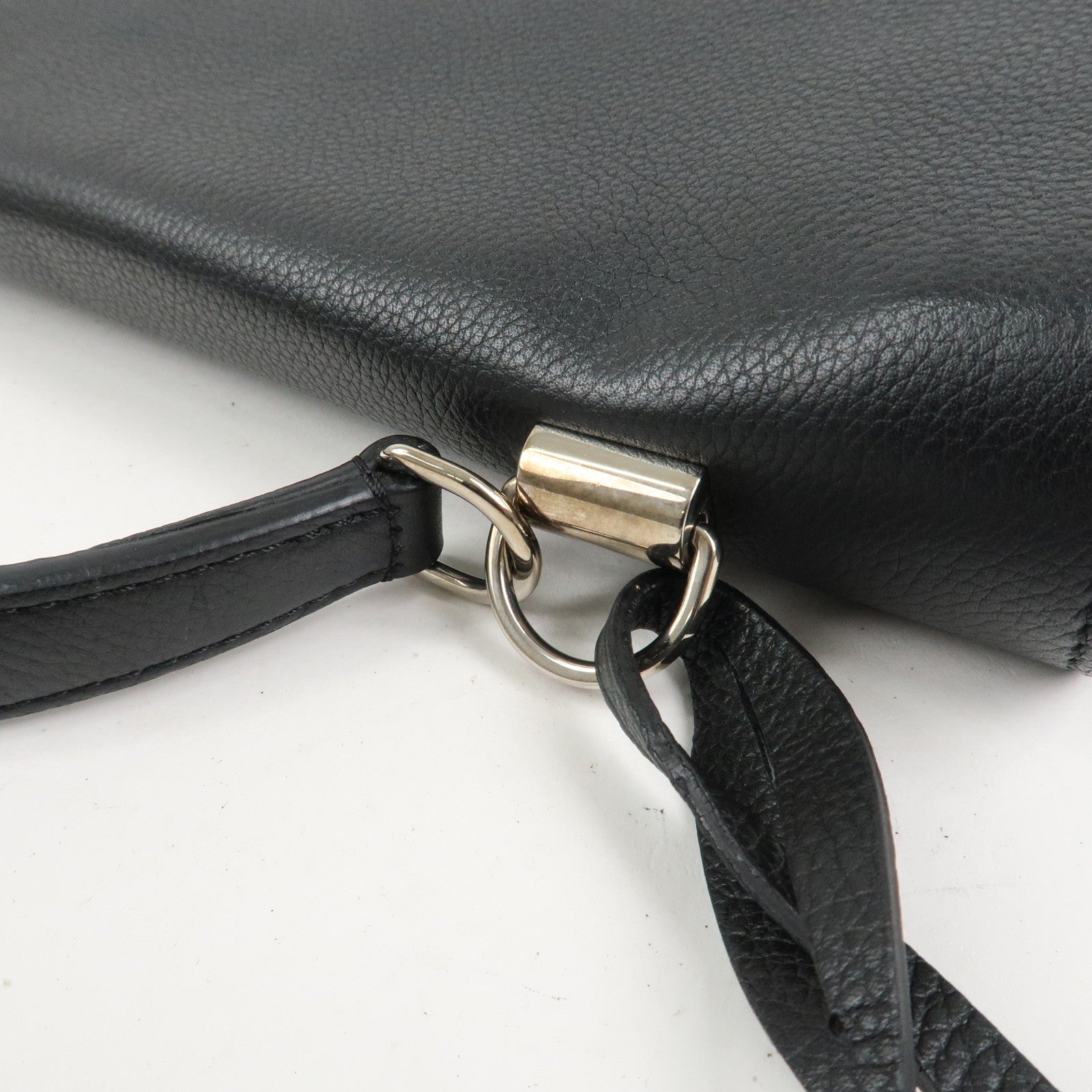 Louis Vuitton Lock Me Leather Cartable Hand Bag Noir Black M50250