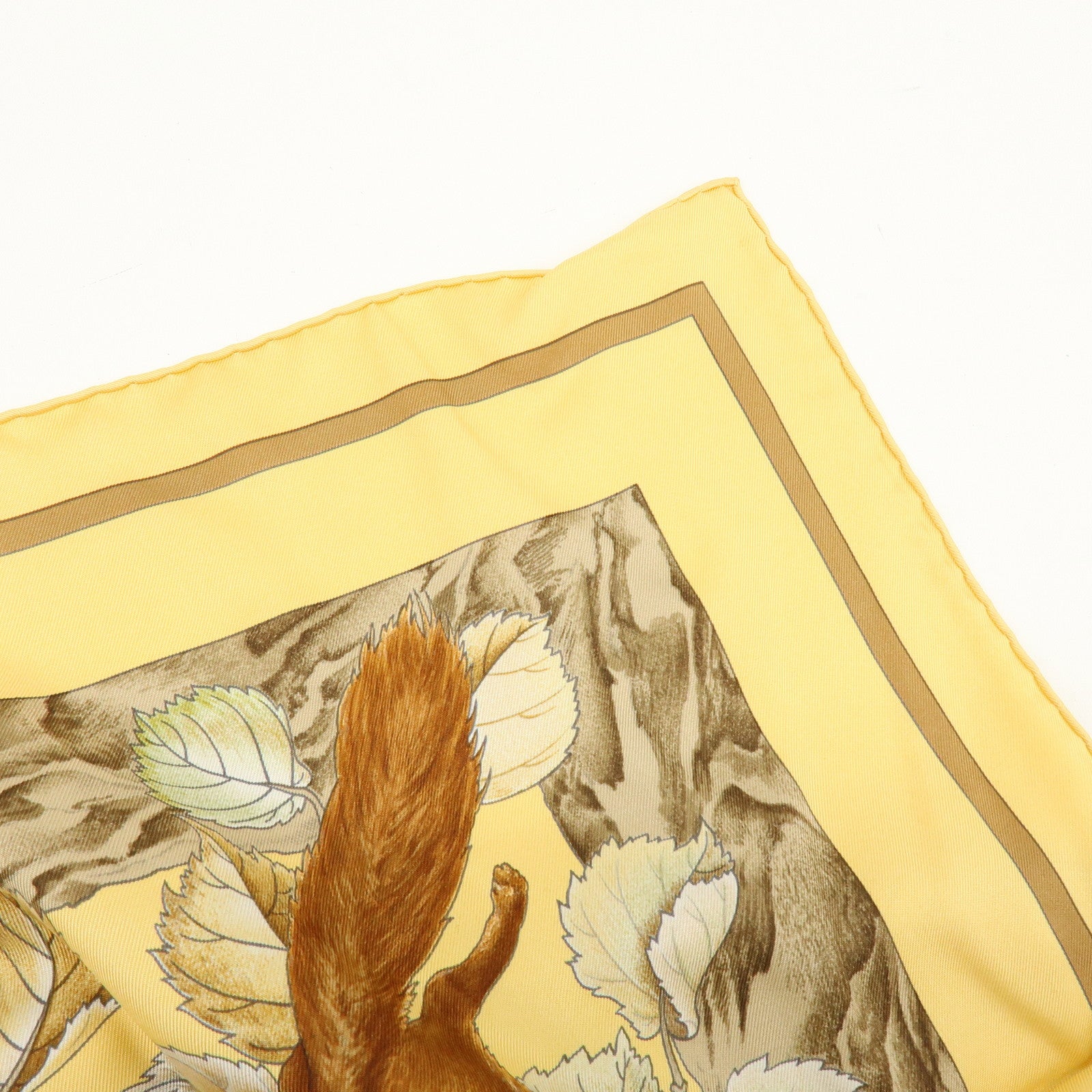 HERMES Carre 90 Silk 100% Scarf Casse Noisette Squirrel Yellow