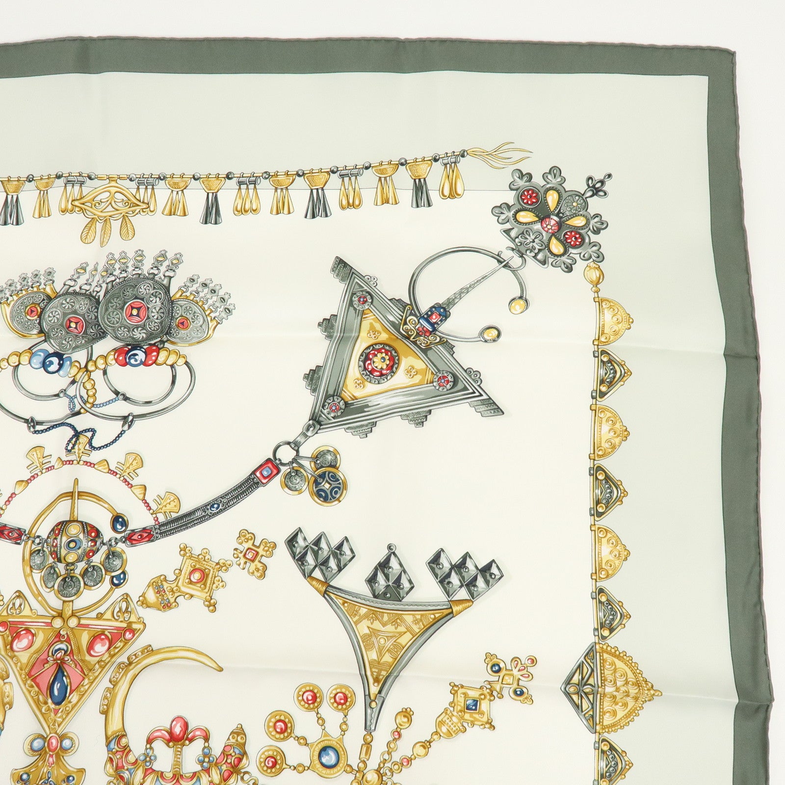 HERMES Carre 90 Silk 100% PARURES DES SABLES White Gray