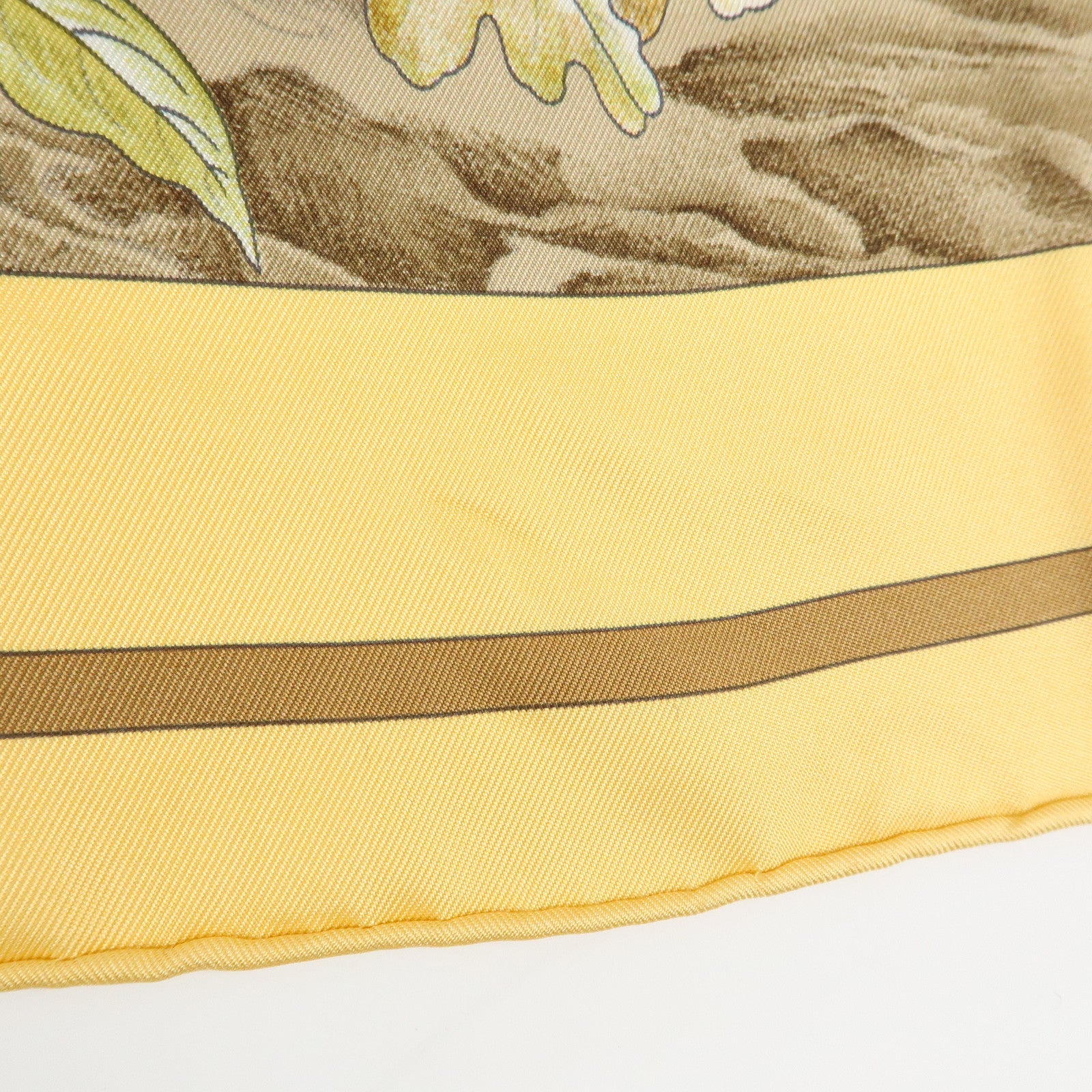 HERMES Carre 90 Silk 100% Scarf Casse Noisette Walnut Yellow Brown