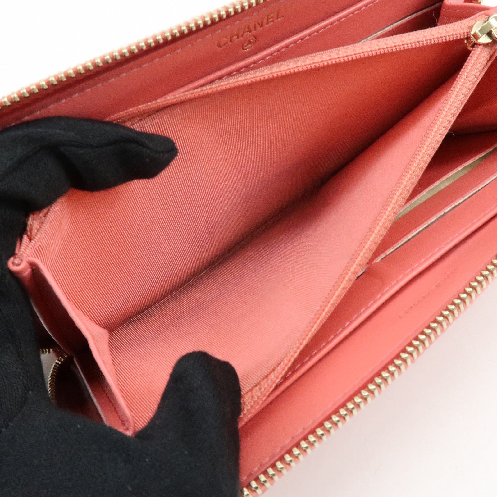 CHANEL Matelasse Caviarskin Round Zippy Long Wallet Pink A82281