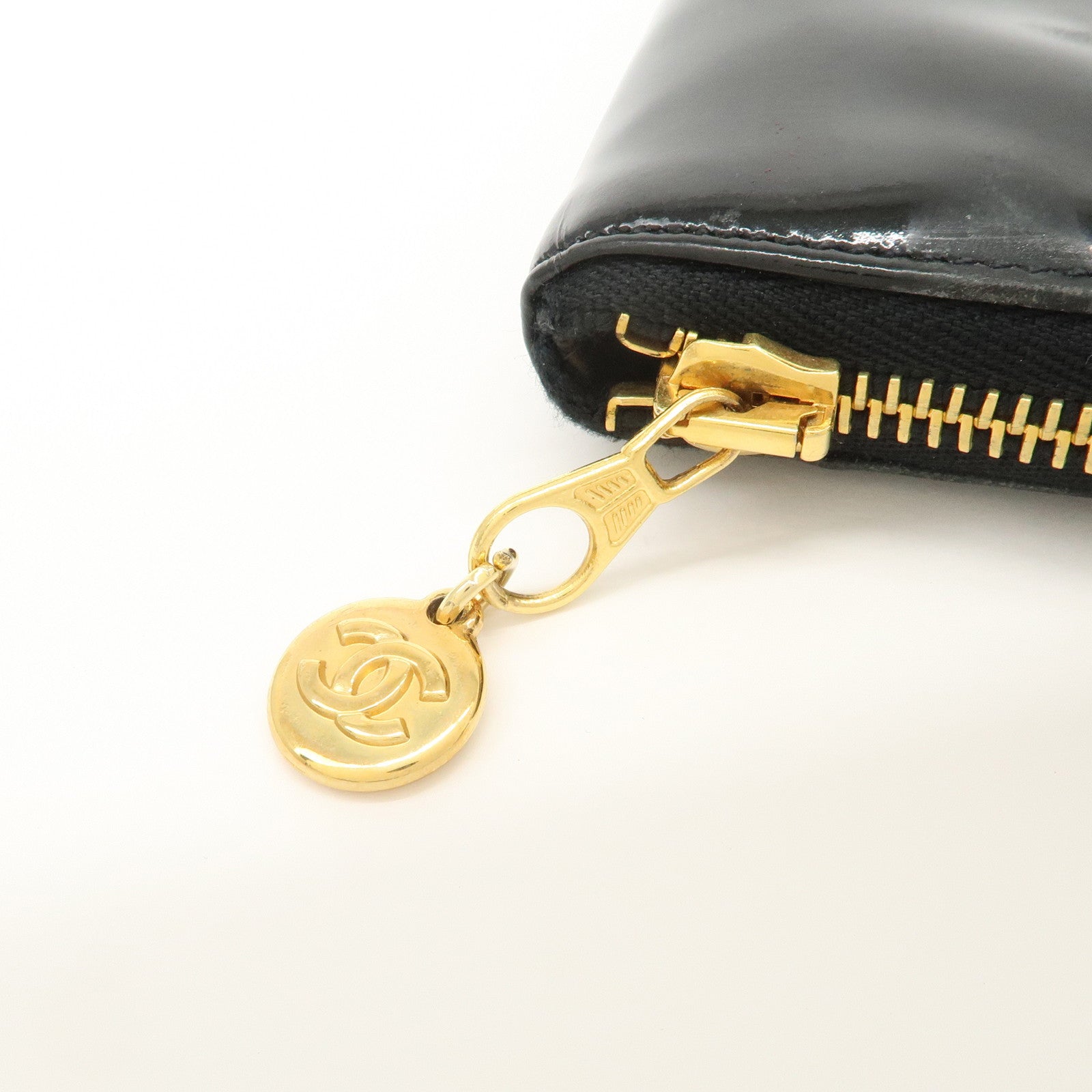 CHANEL Patent Leather Round Zippy Long Wallet Black Used