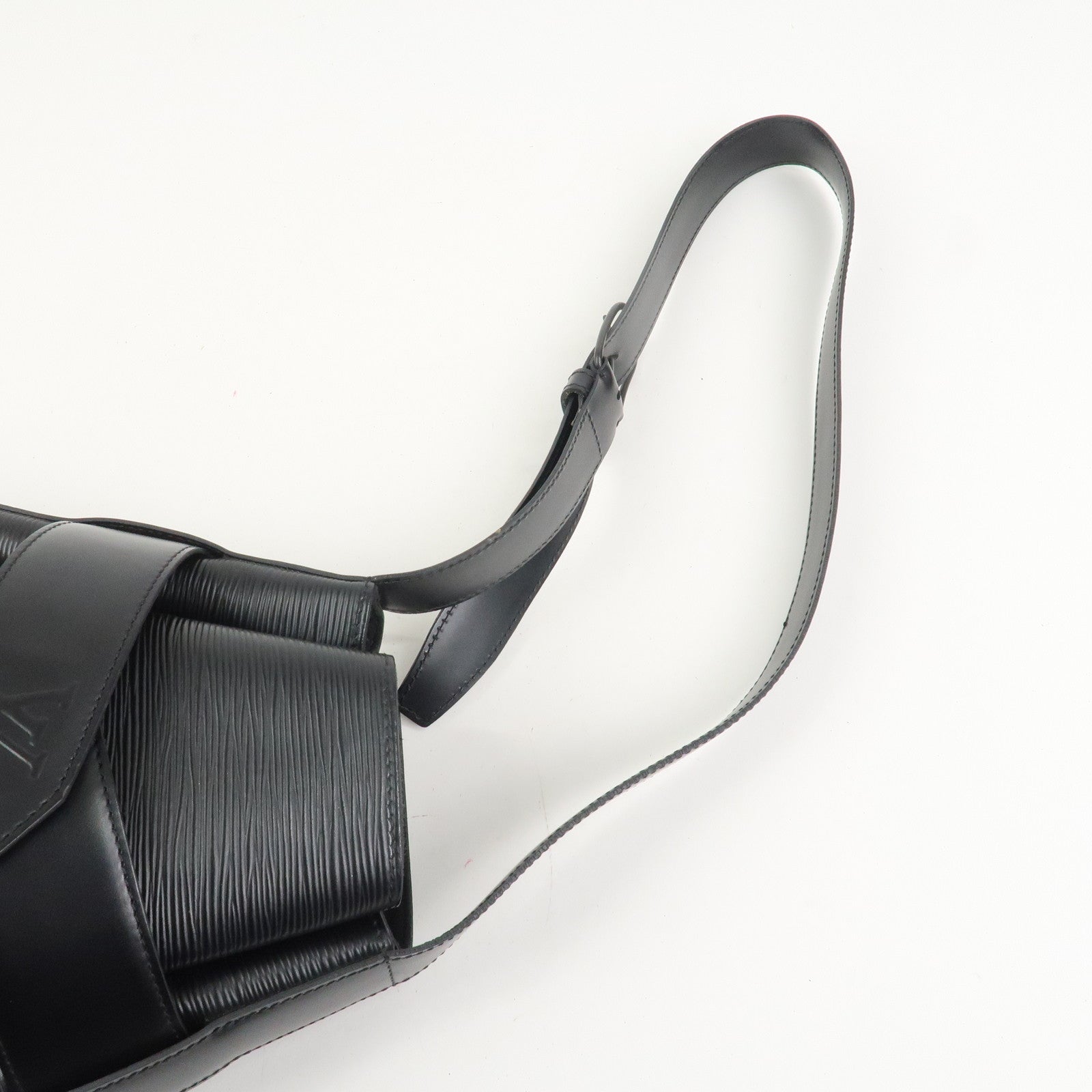 Louis Vuitton Epi Leather Sac D'epaule PM Bucket Bag Black M80157