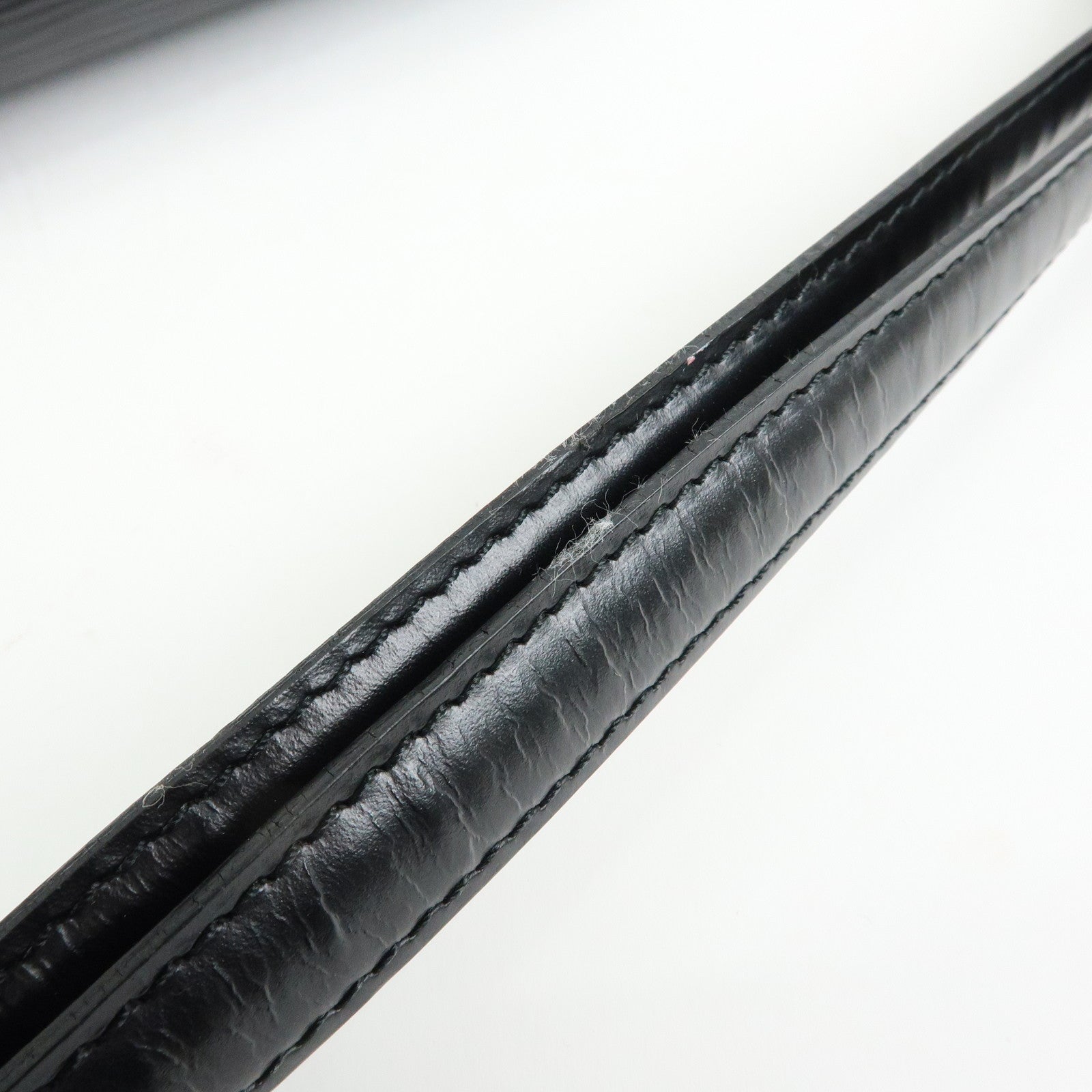 Louis Vuitton Epi Freerun Leather Shoulder Bag Noir Black M52402