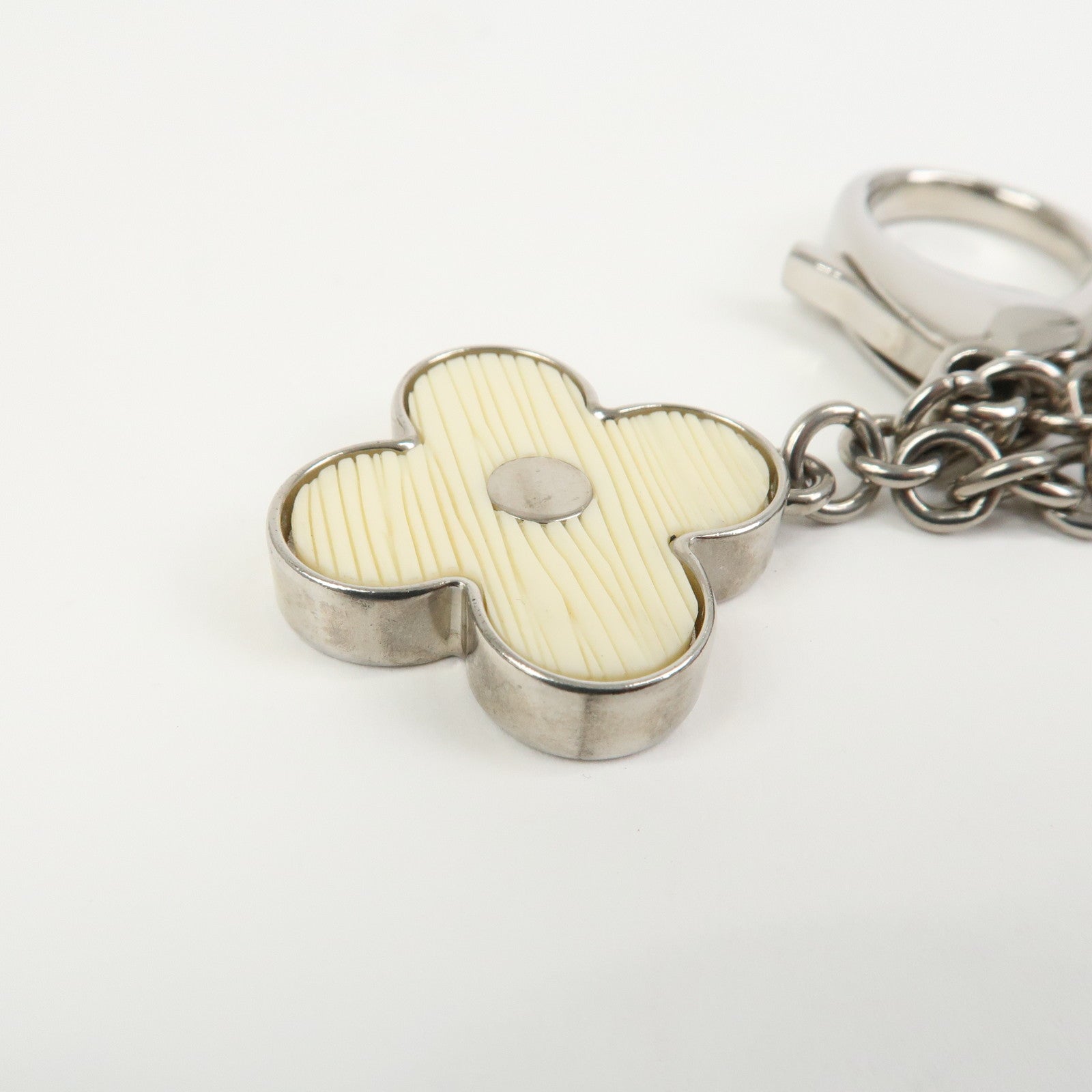 Louis Vuitton Bijoux Sac Fleur de Epi Bag Charm Silver White M65085