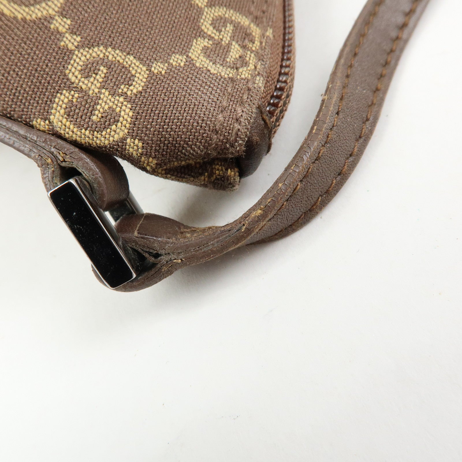 GUCCI Boat Bag GG Canvas Accessory Pouch Hand Bag Brown 039.1103