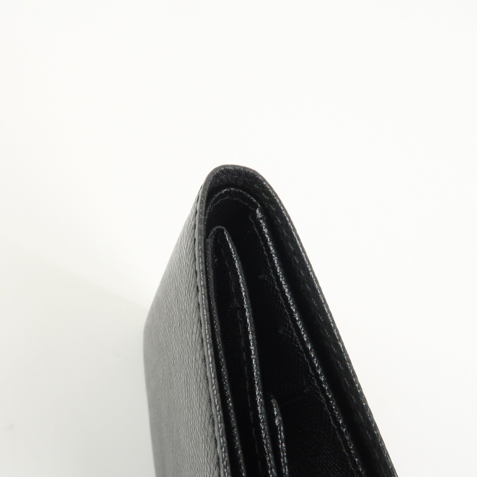 Louis Vuitton Taiga Leather Porte-billet 3 Compact Wallet M30452