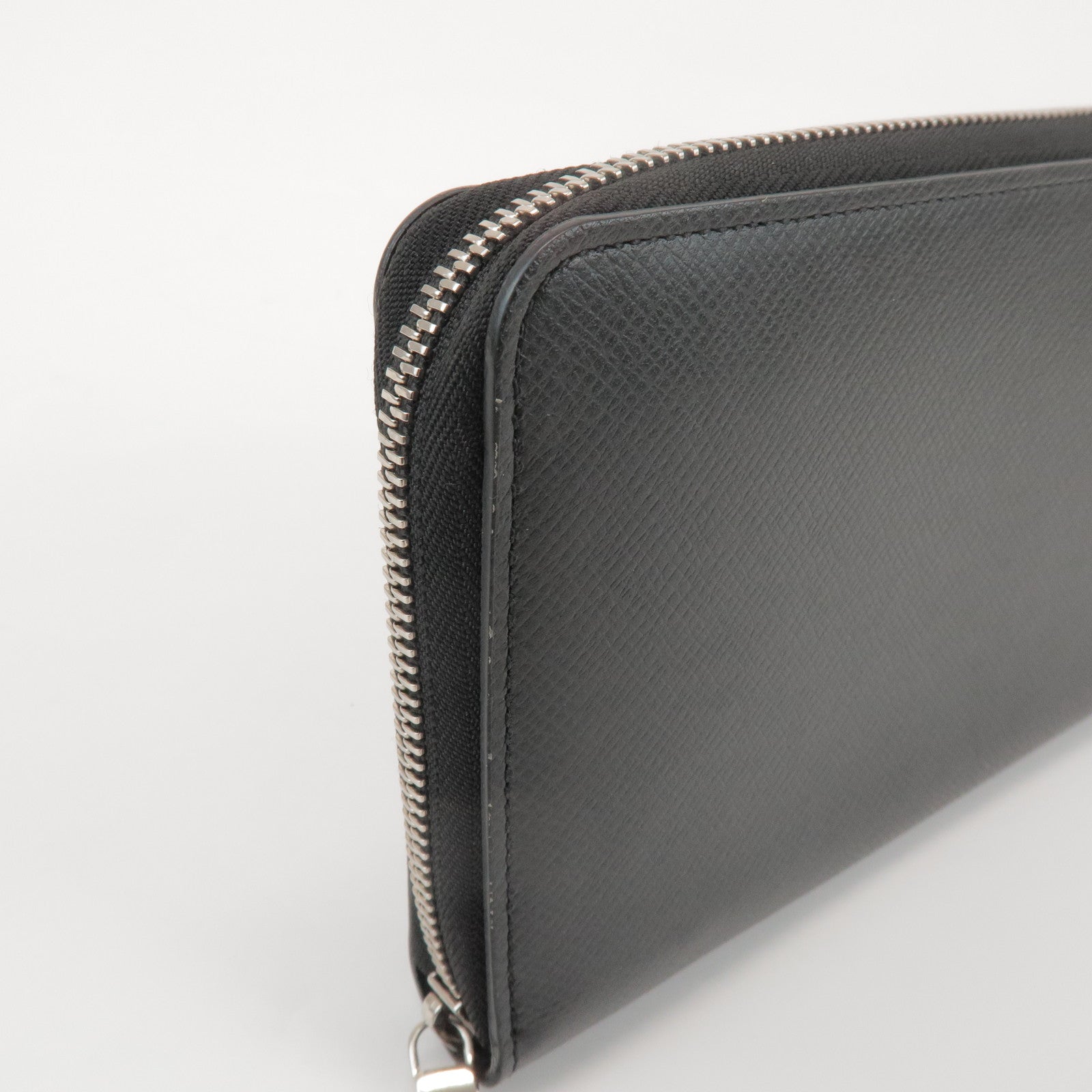 Louis Vuitton Taiga Zippy Organizer NM Long Wallet Noir M30056