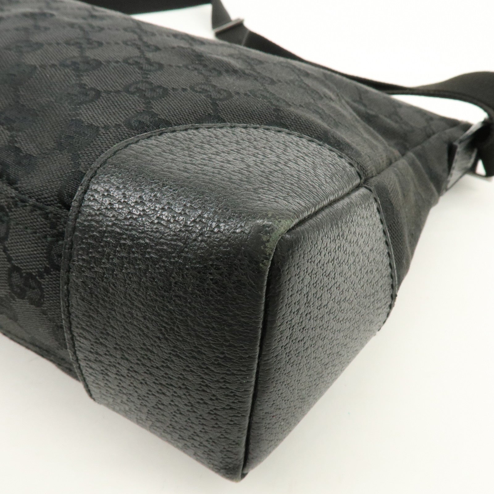 GUCCI GG Canvas Leather Shoulder Bag Messenger Bag Black 110054