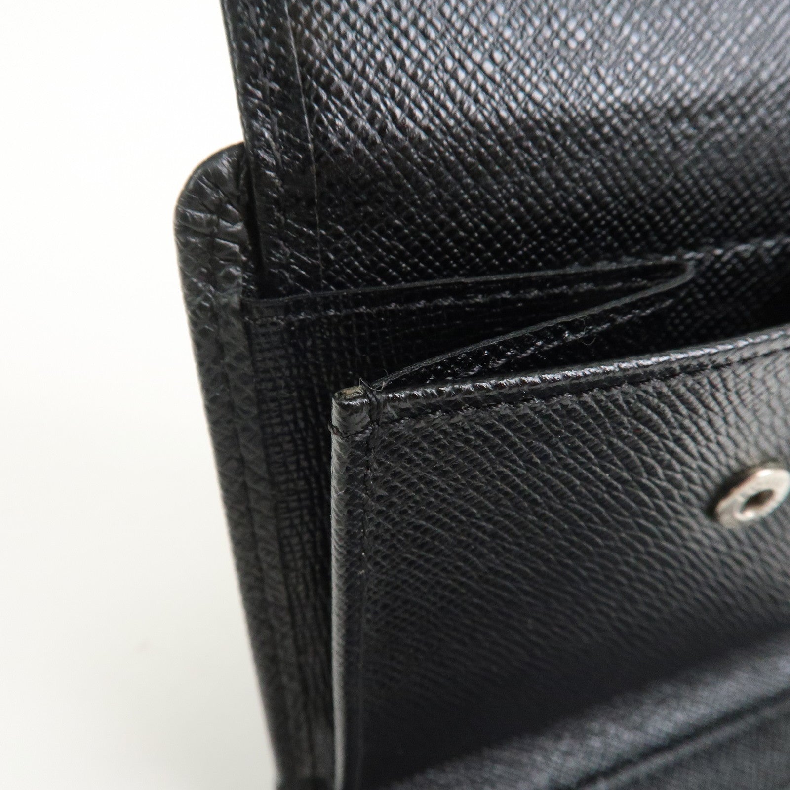 Louis Vuitton Taiga Leather Porte-billet 3 Compact Wallet M30452