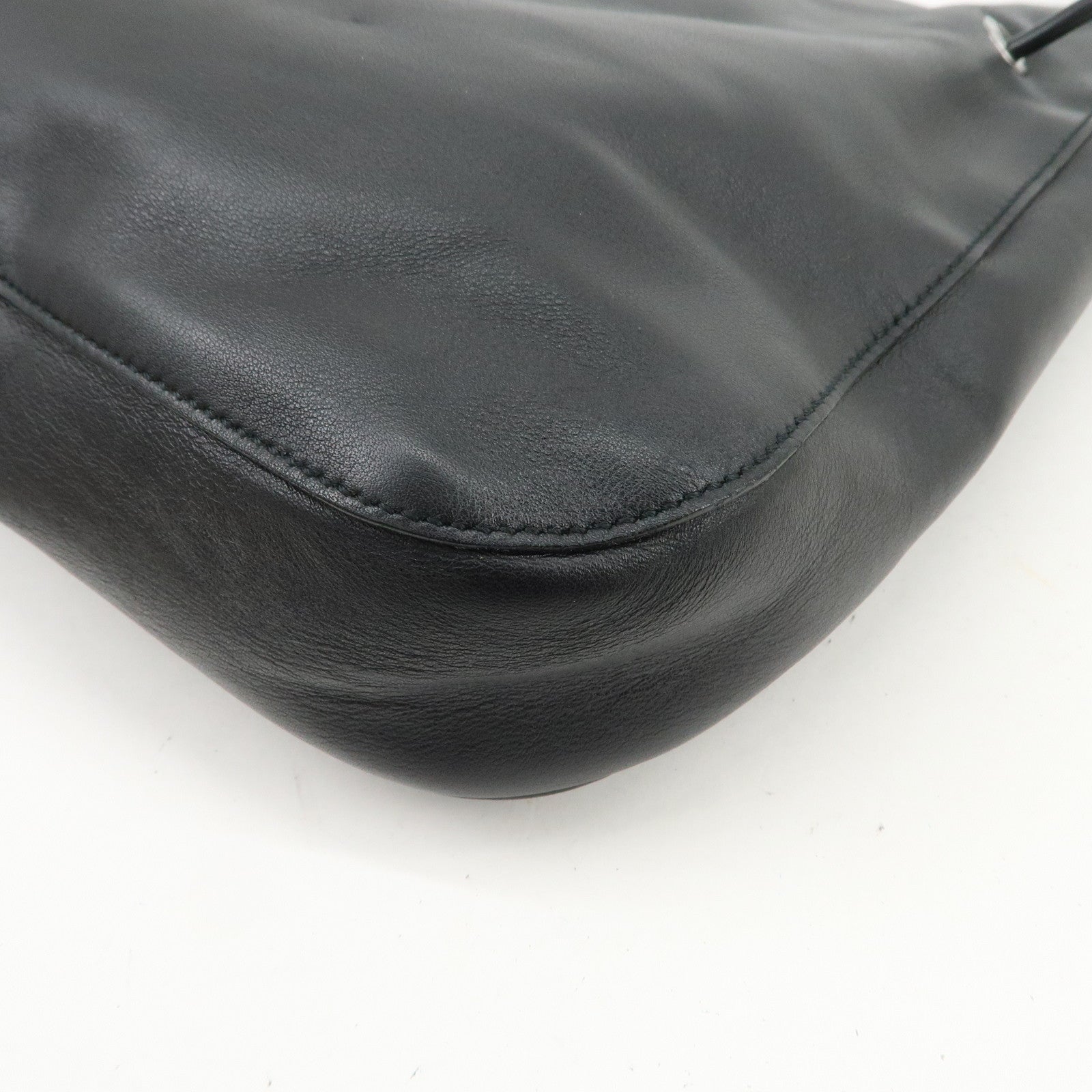 GUCCI Logo Leather Shoulder Bag Hand Bag Black 001・3748