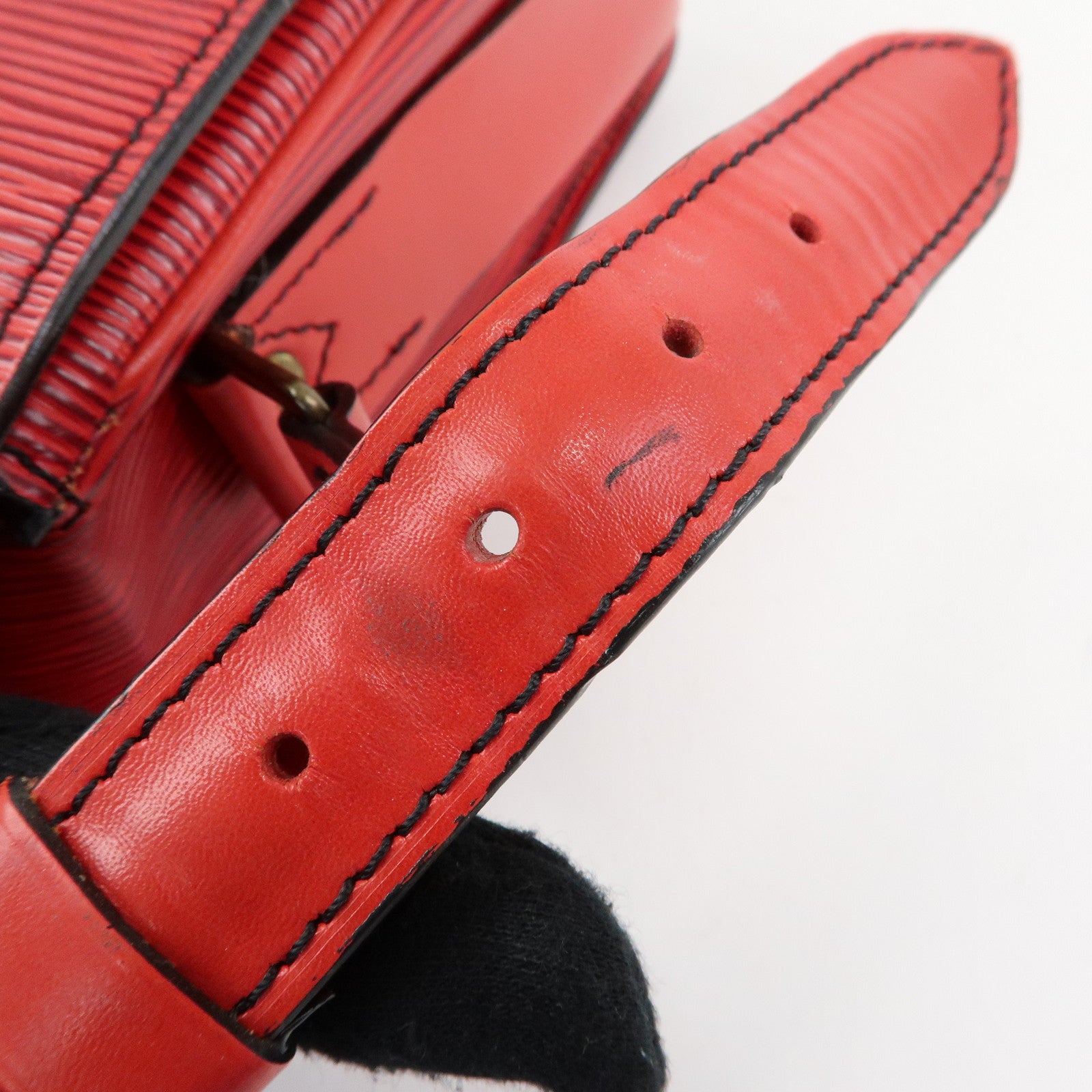 Louis Vuitton Cartouchiere Epi Leather Shoulder Bag Red M52247