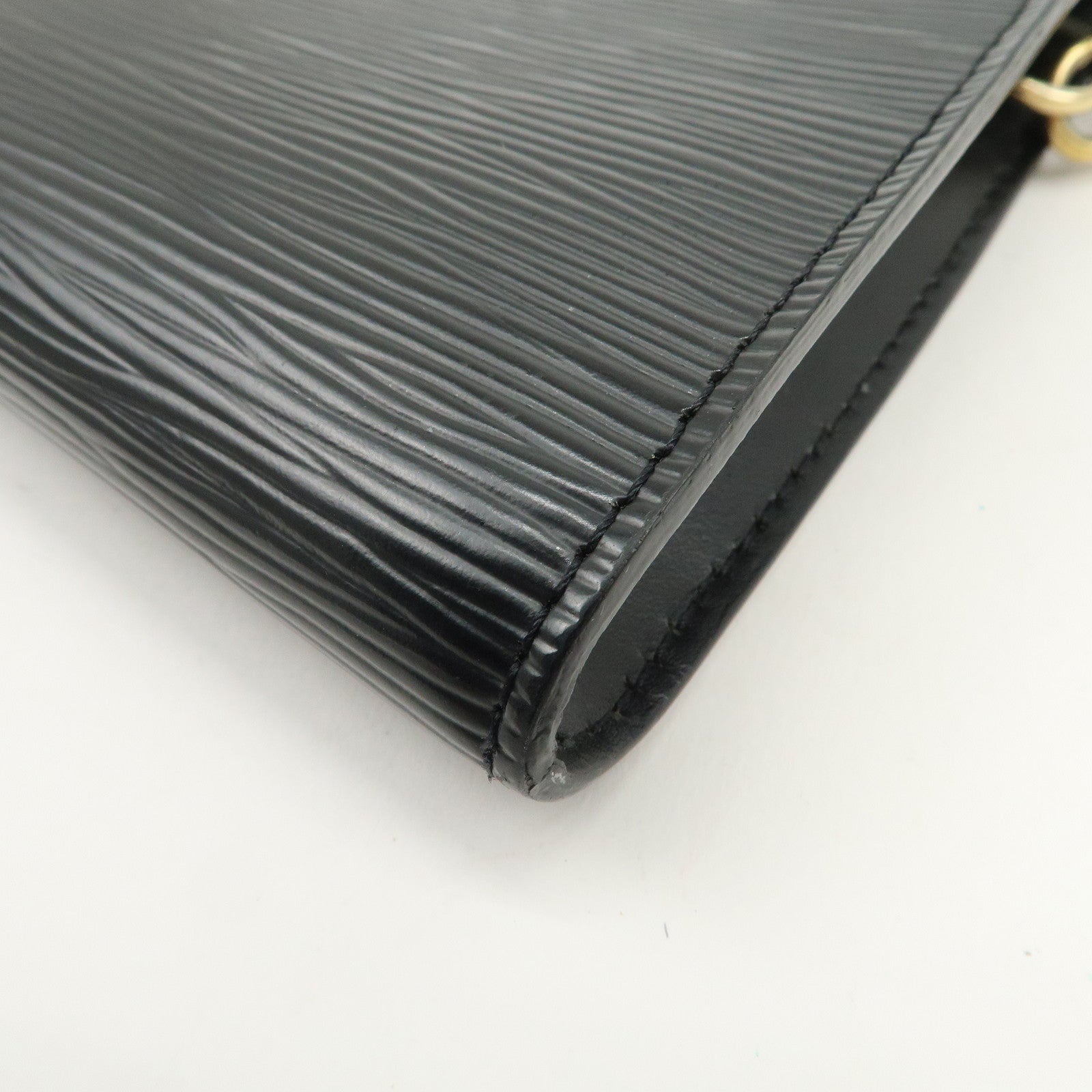 Louis Vuitton Epi Pochette Accessoires Hand Bag Noir M52942