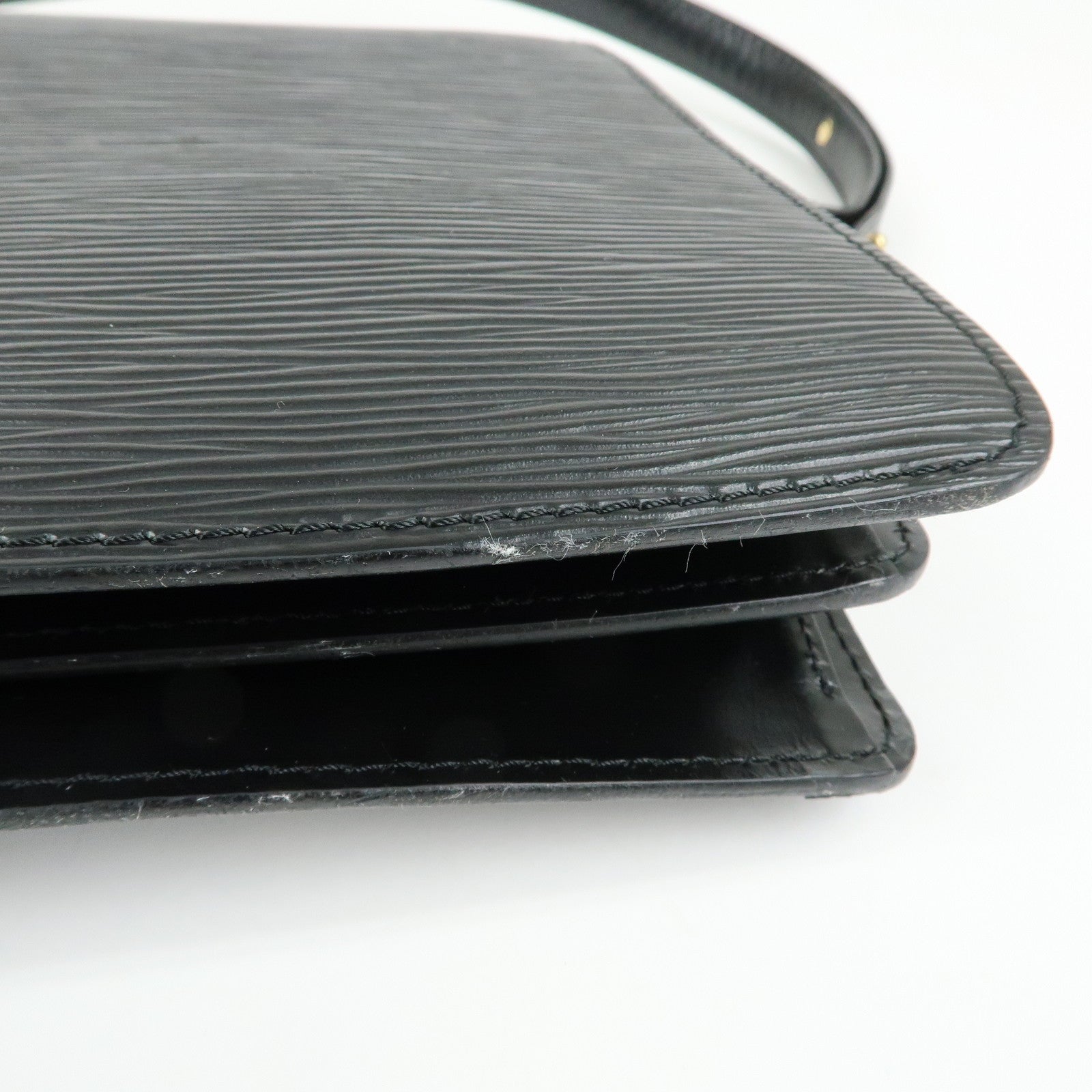 Louis Vuitton Epi Freerun Leather Shoulder Bag Noir Black M52402