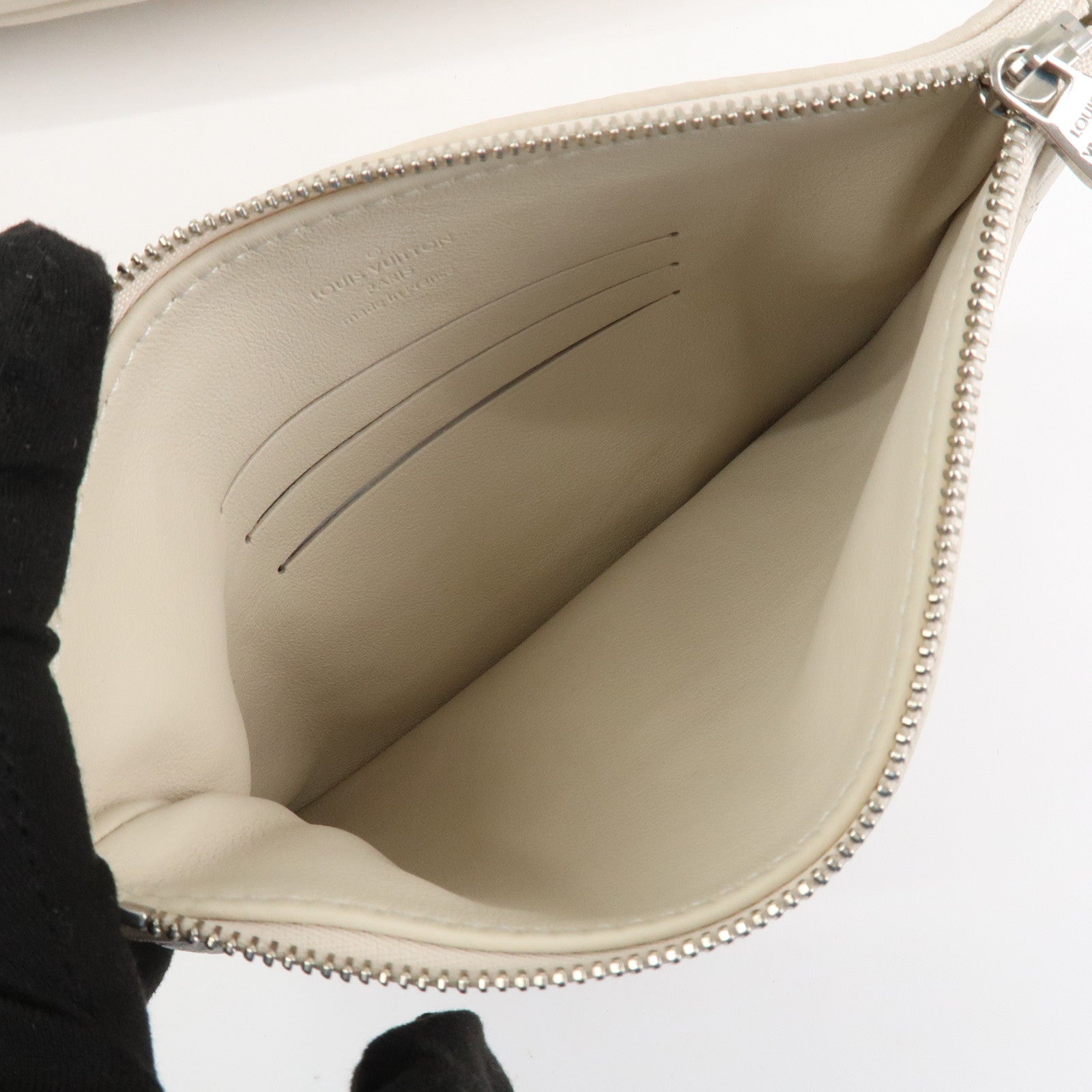 Louis Vuitton Monogram Mahina Selene PM Shoulder Bag Blanc M94275