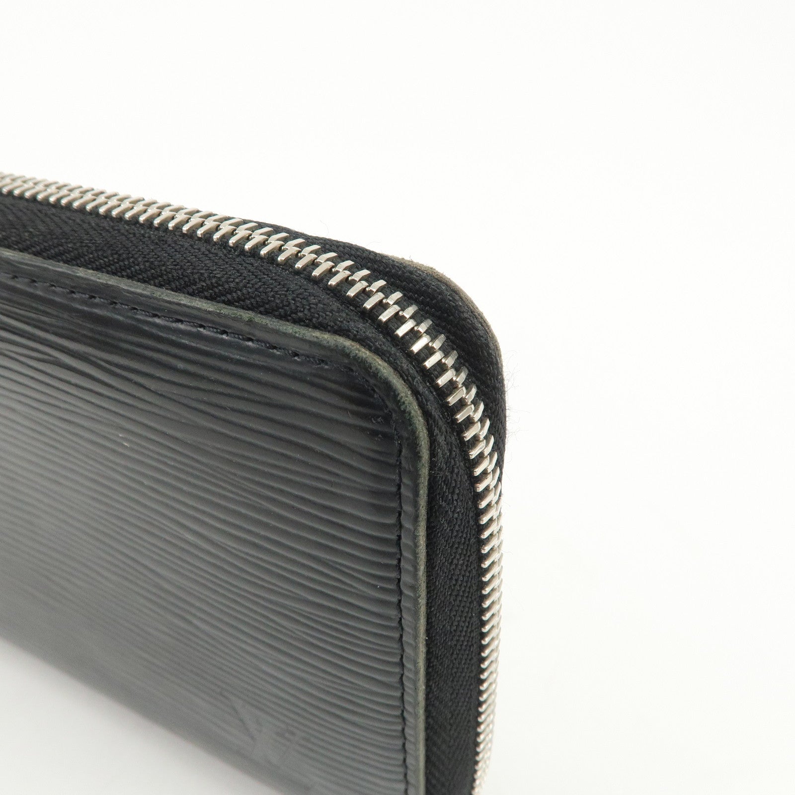 Louis Vuitton Epi leather Round Zippy Long Wallet Noir M60072
