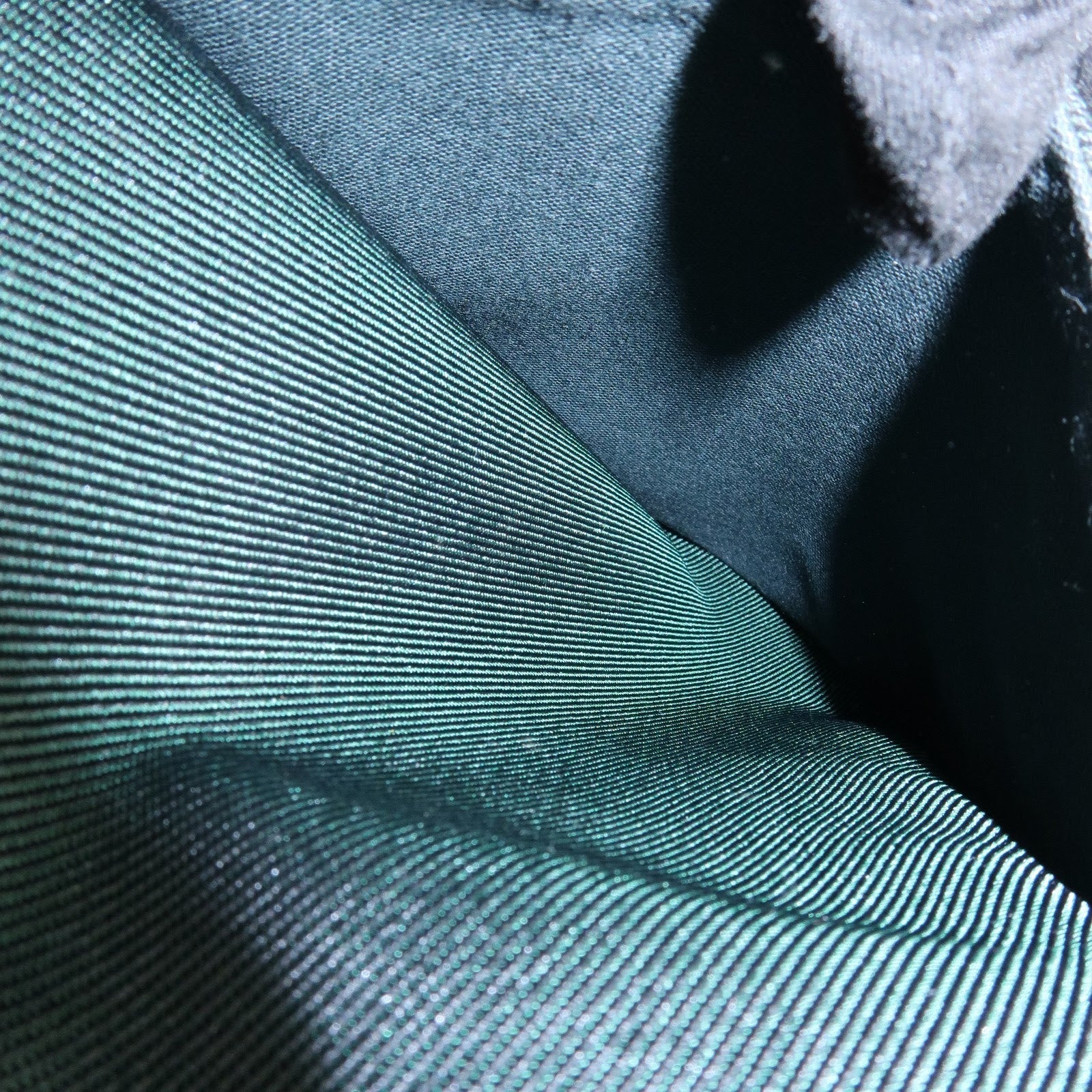 Louis Vuitton Taiga Victor Shoulder Bag Crossbody Bag Epicea M30144