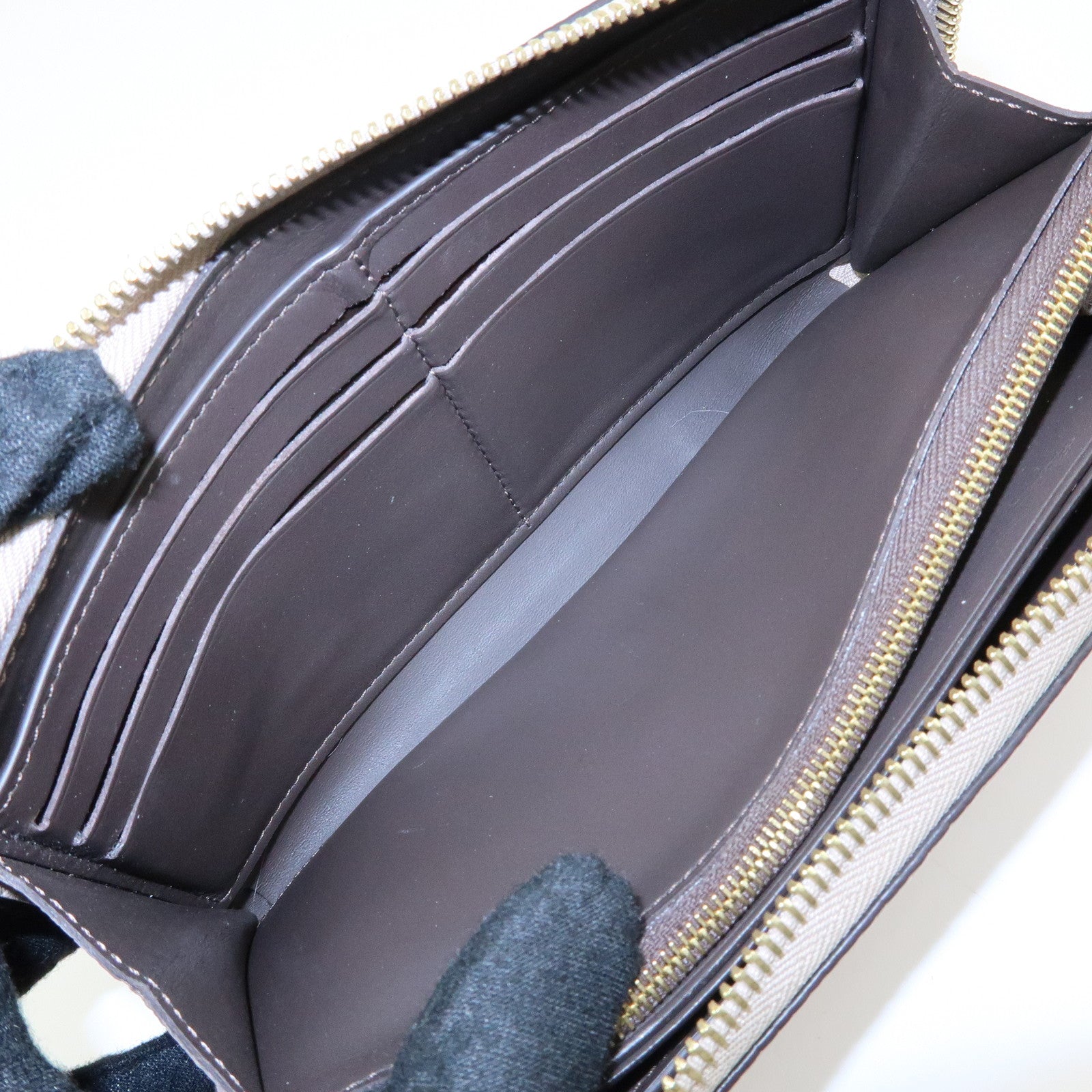 Louis Vuitton Portefeuille Comete Leather Long Wallet Greige M63104