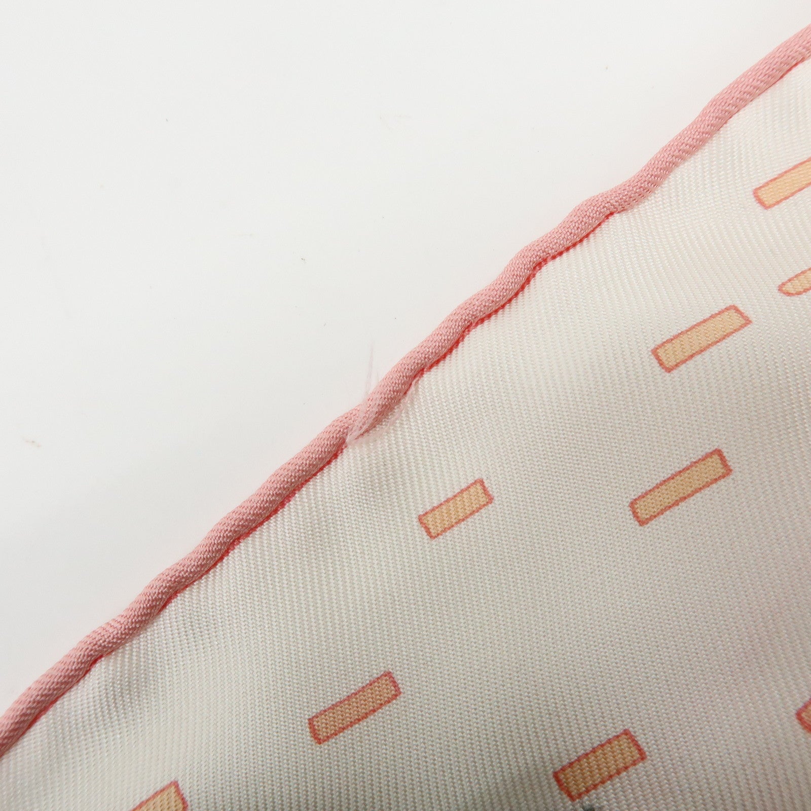 HERMES Carre 42 Silk 100% Scarf D'ETINCELLES Light Pink