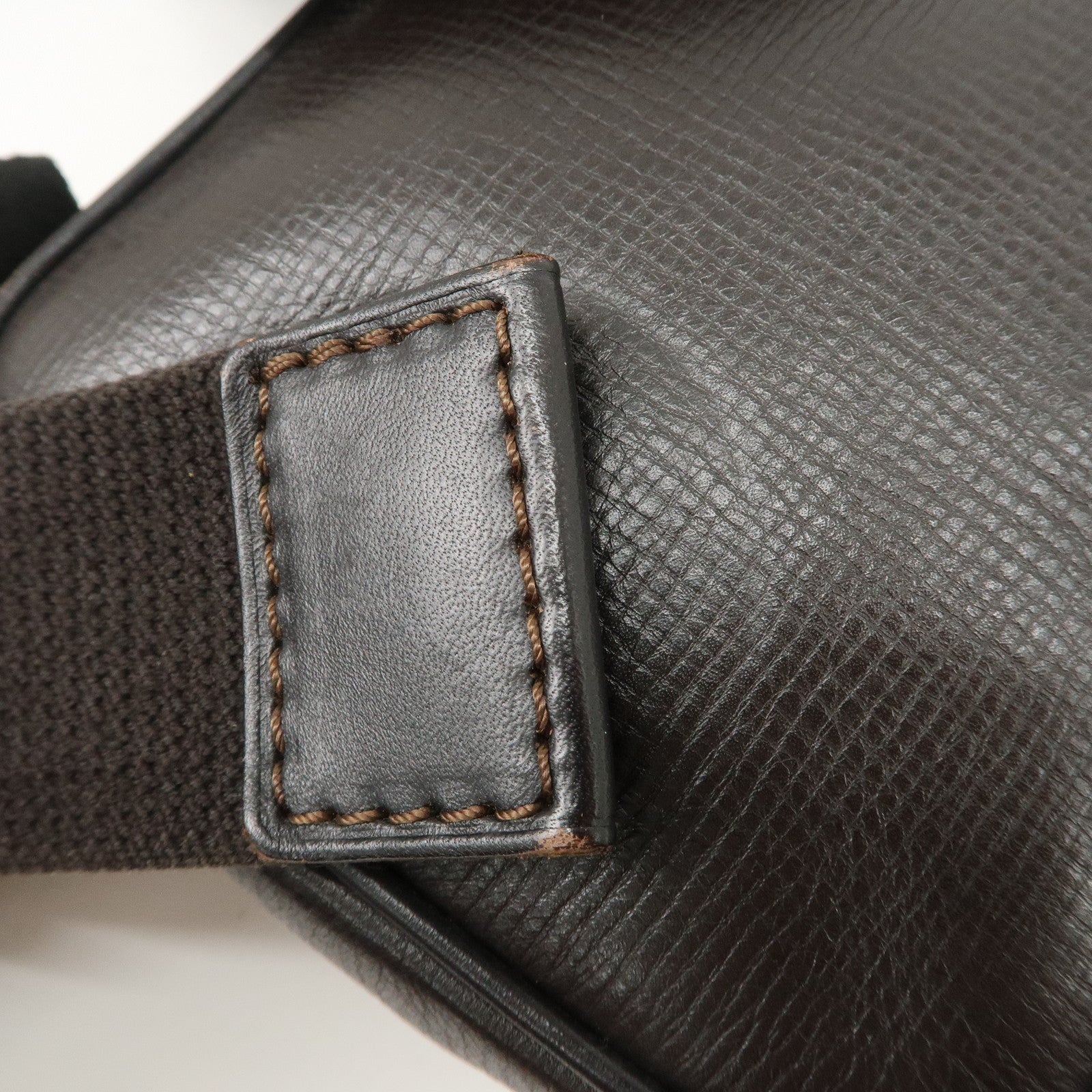 Louis Vuitton Utah Siu Calf Leather Body Bag Cafe M92535