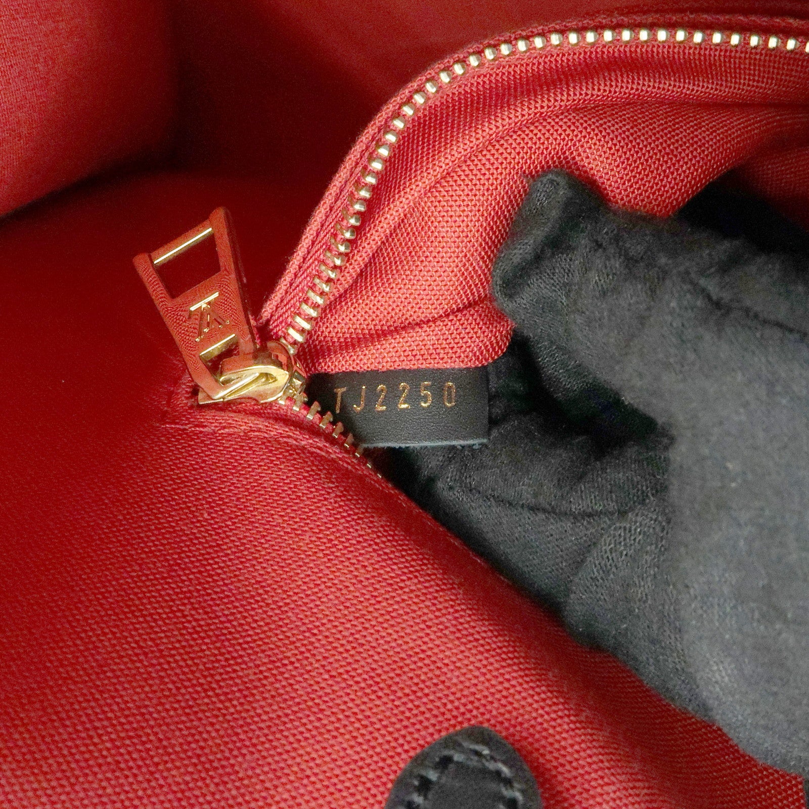 Louis Vuitton Monogram Giant Reverse On the Go MM Tote Bag M45321