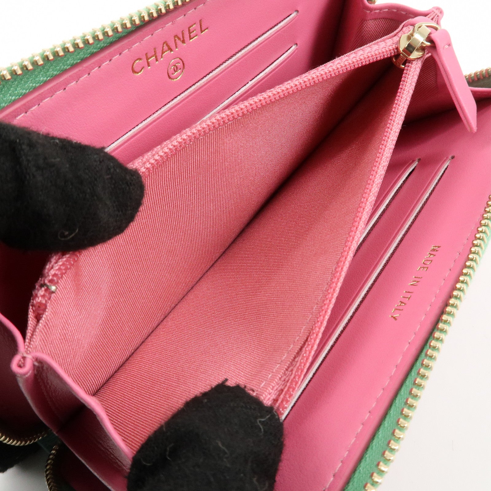 CHANEL COCO Mark CC Filigree Caviarskin Round Zippy Wallet Pink A84446 Used