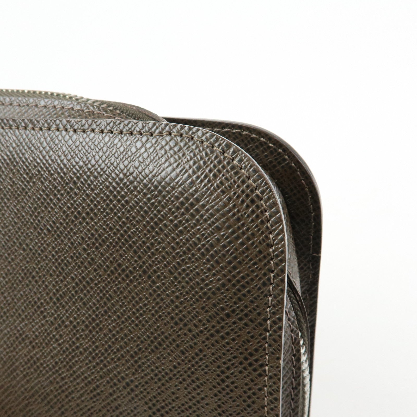 Louis Vuitton Taiga Organizer de Poche Clutch Bag Grizzly M30183