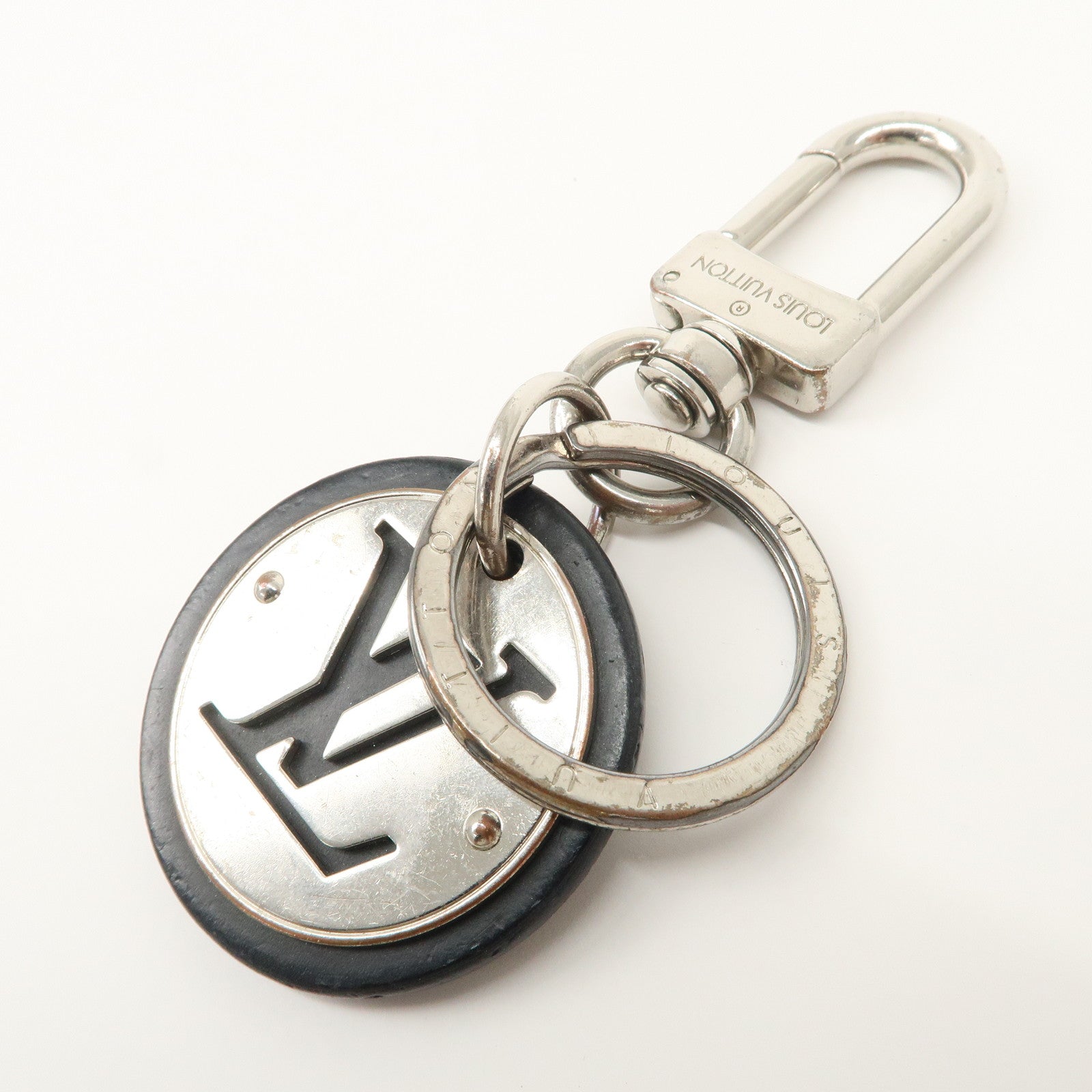 Louis Vuitton Porte Cles LV Circle Key Ring Black Silver M67362