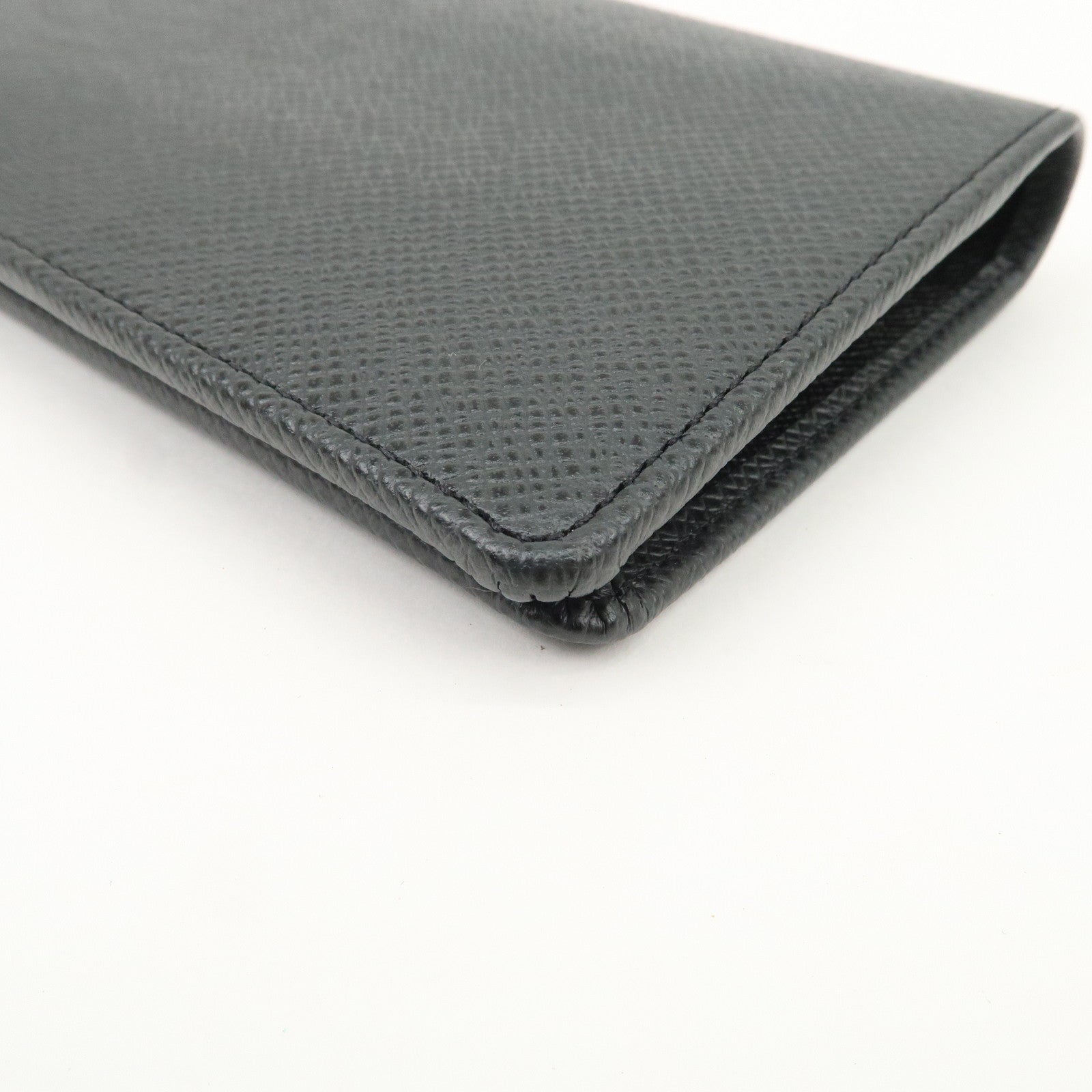 Louis Vuitton Taiga Leather Portefeuille Brazza Wallet Noir M30501
