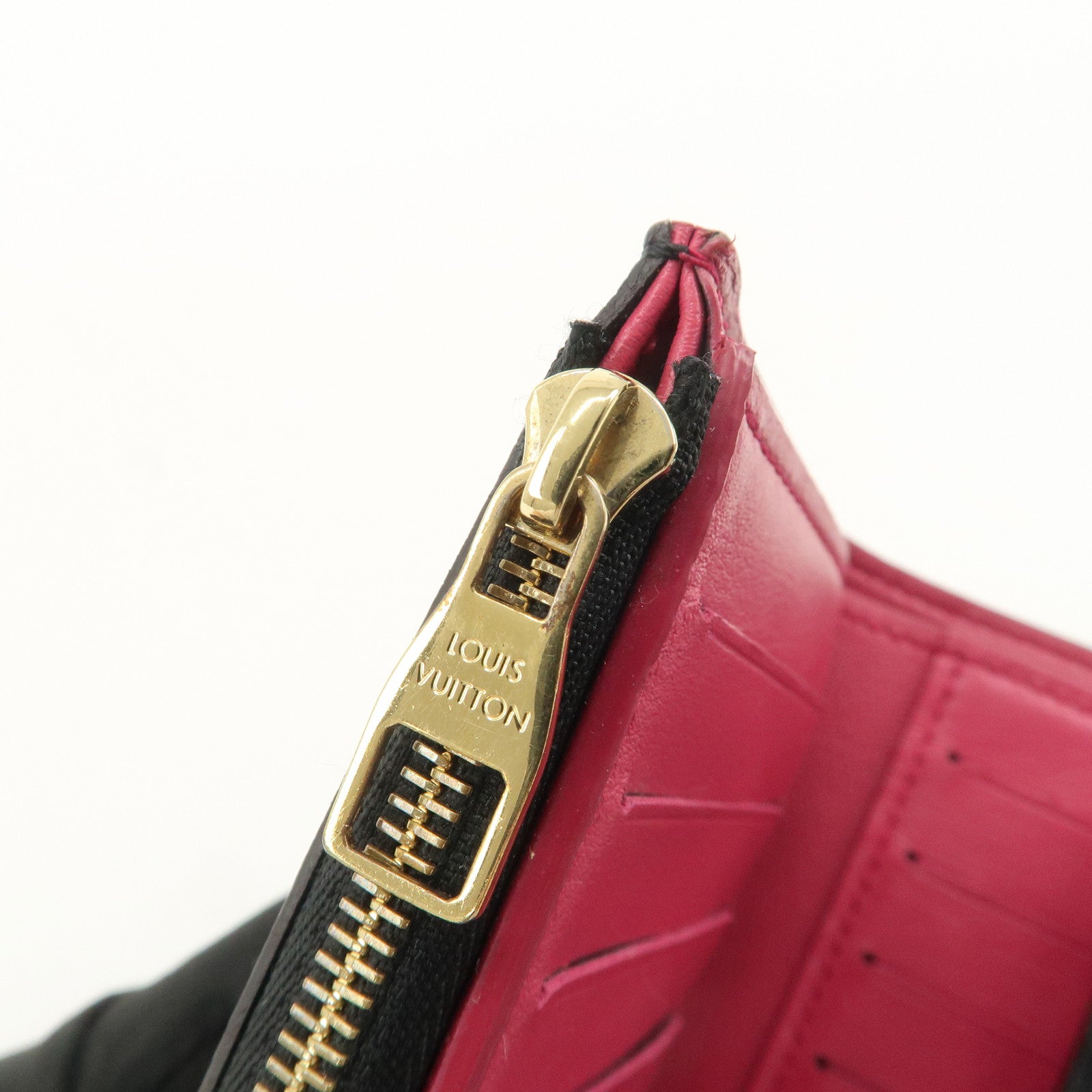 Louis Vuitton Leather Portefeuille Capucines Compact Wallet M62157