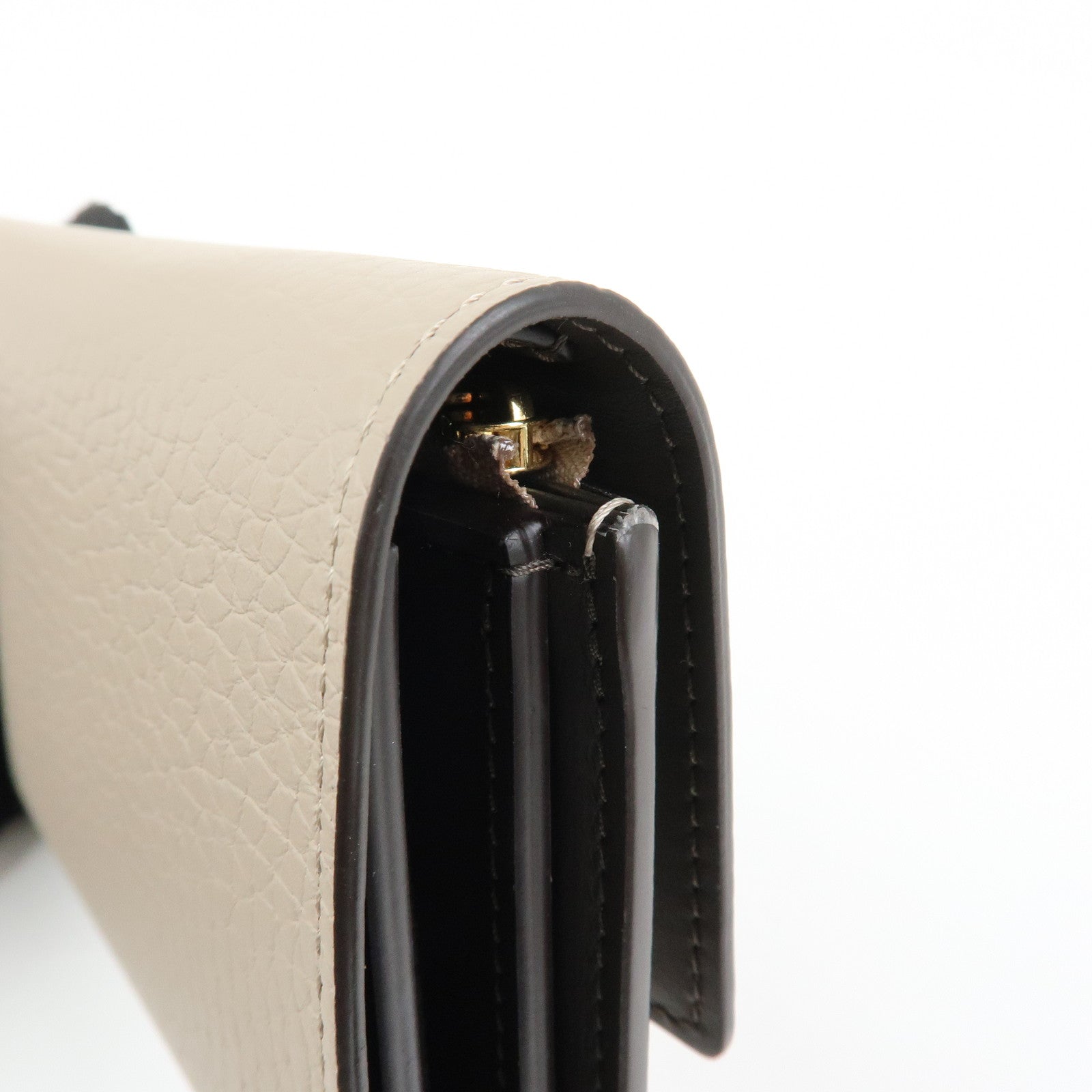 Louis Vuitton Portefeuille Capucines Compact Wallet Galet M62159