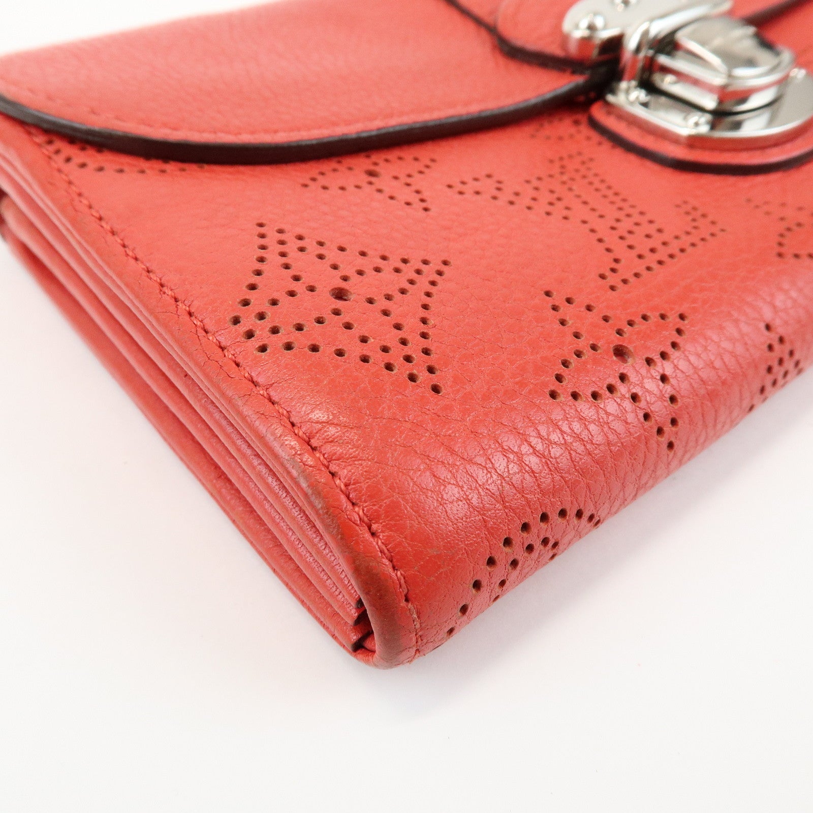 Louis Vuitton Mahina Leather Portefeuille Iris Long Wallet M58161