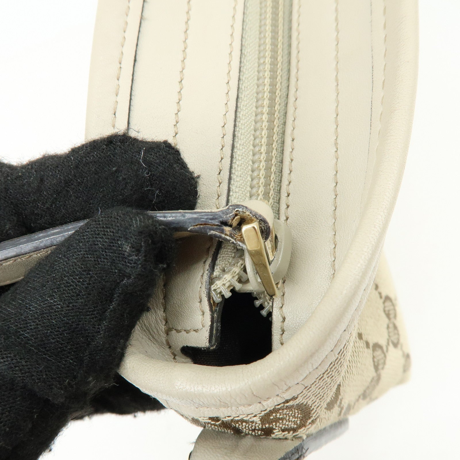 GUCCI GG Canvas Leather Shoulder Crossbody Bag Beige White 388924