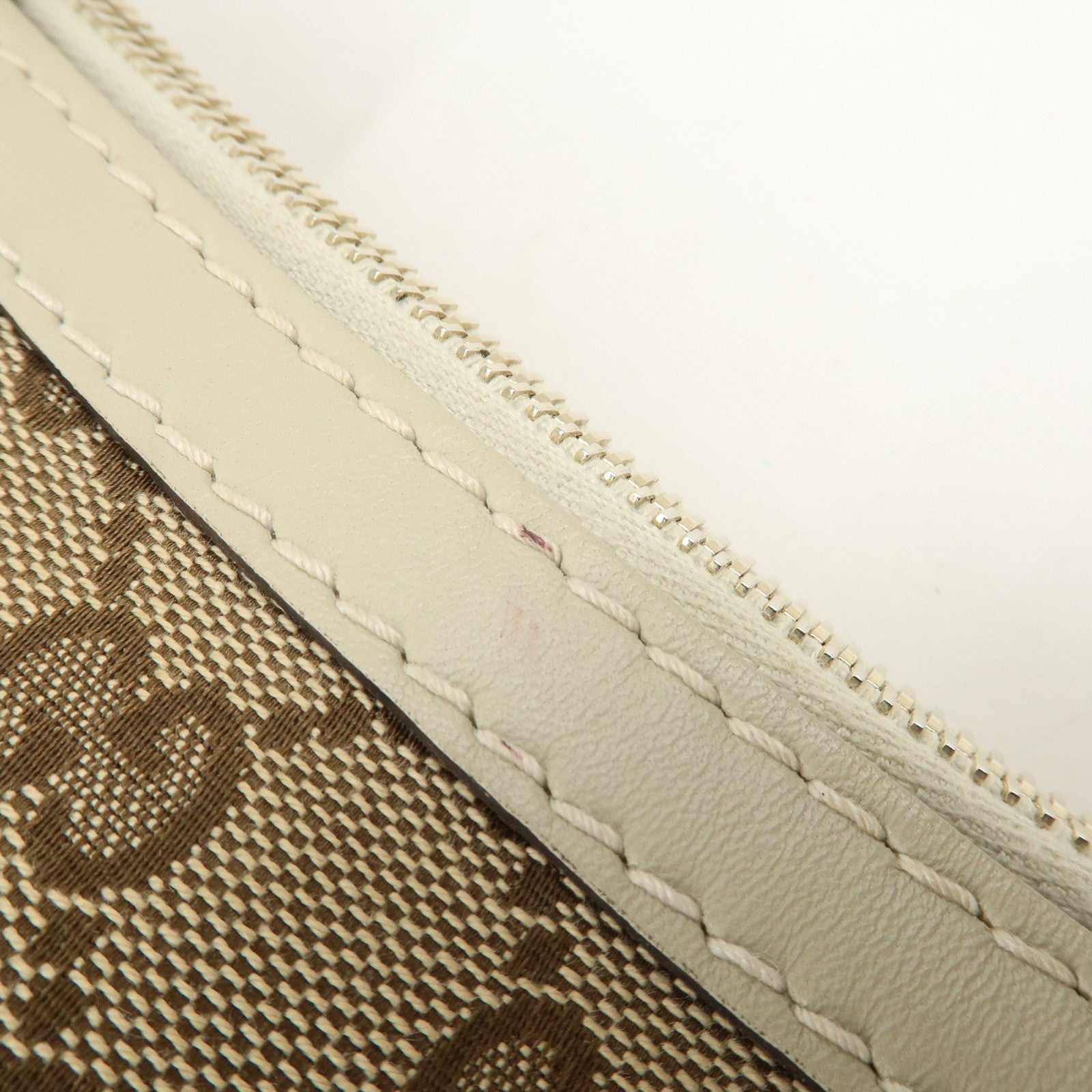 GUCCI Lovely Heart GG Canvas Leather Shoulder Bag Ivory 257072