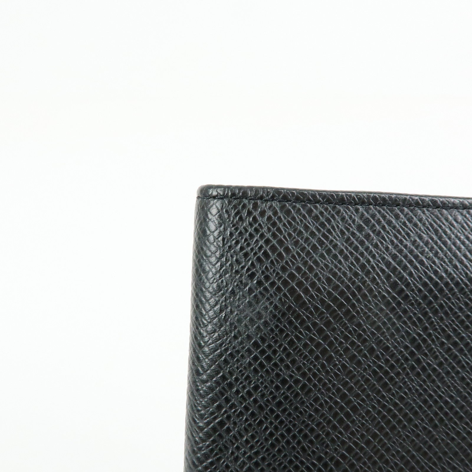 Louis Vuitton Taiga Portefeuille Brazza Bi-fold Long Wallet M30501