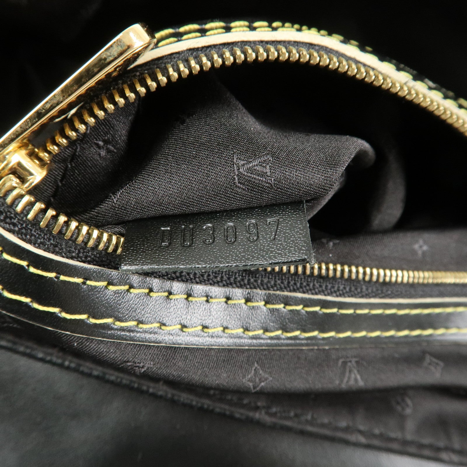 Louis Vuitton Suhari Confidant Leather Shoulder Bag Noir M91784