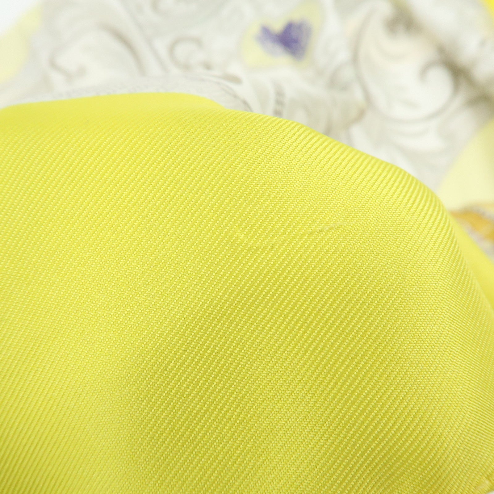HERMES Carre 90 Silk 100% Scarf LA PRESENTATION Yellow Beige