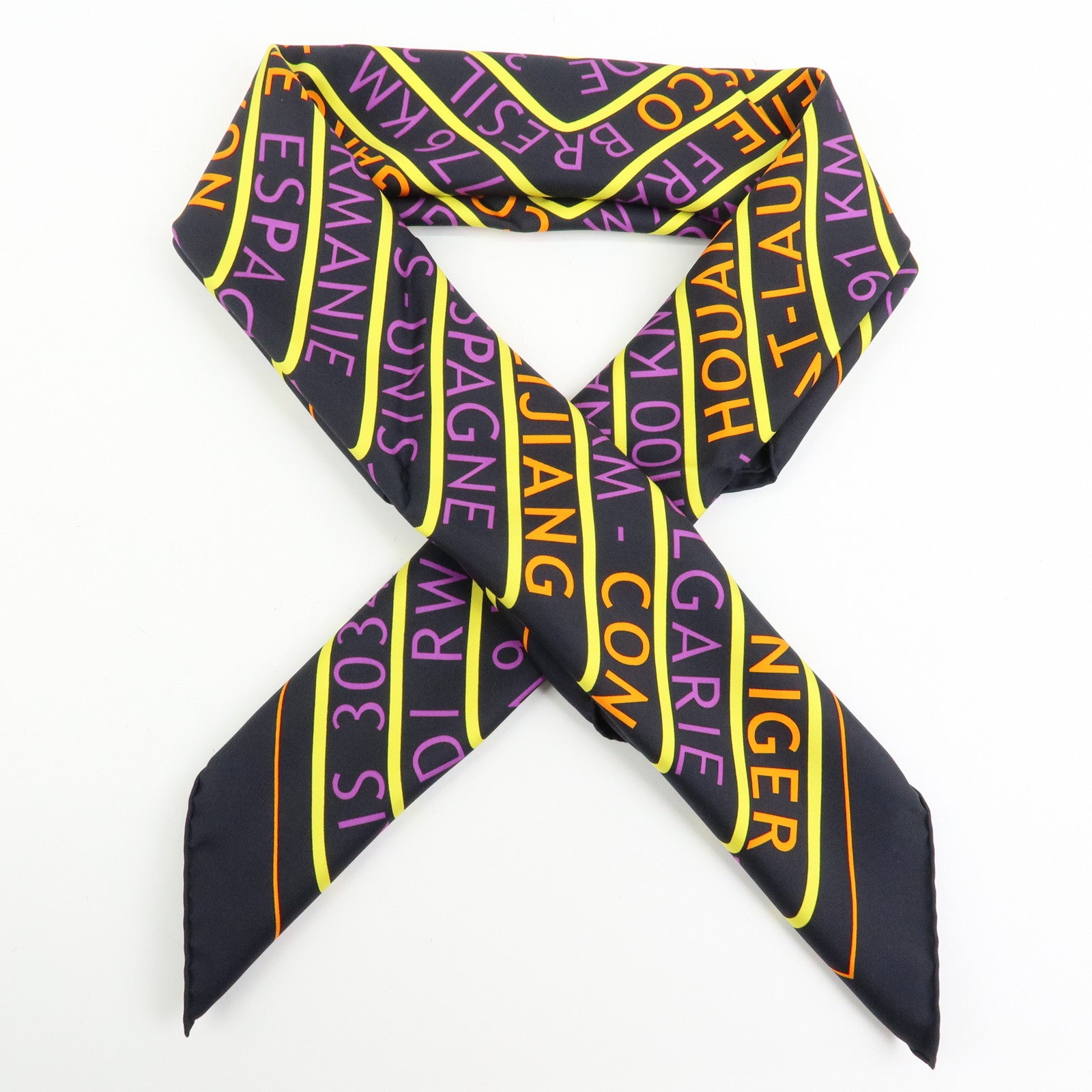 HERMES Carre 90 Silk 100% Scarf  LES SOURCES DE LA VIE