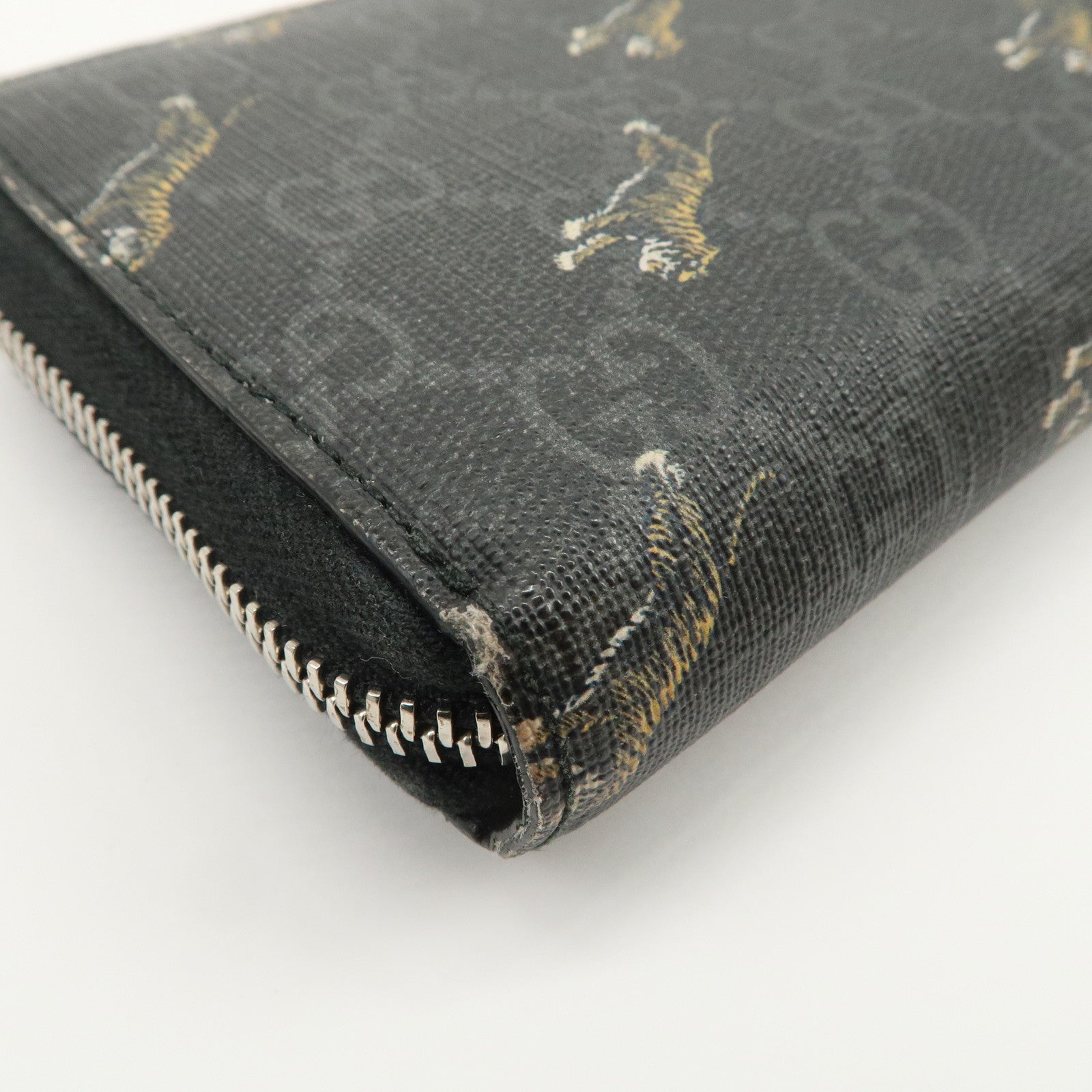 GUCCI Tiger Motif GG Supreme PVC Leather Round Zippy Wallet 575135