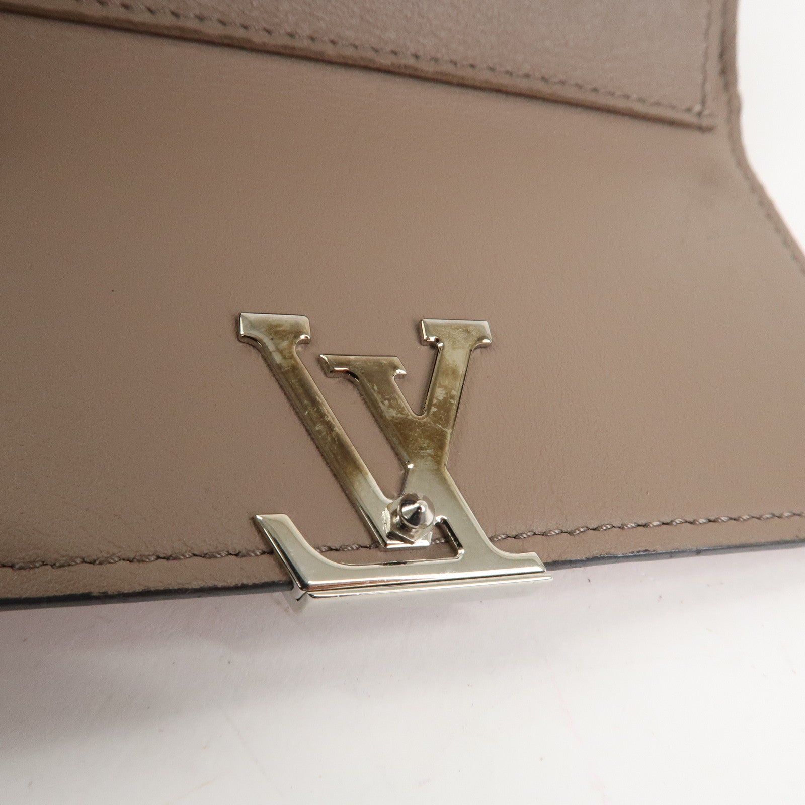 Louis Vuitton Portefeuille Capucines Leather Wallet Magnolia M80493 Used