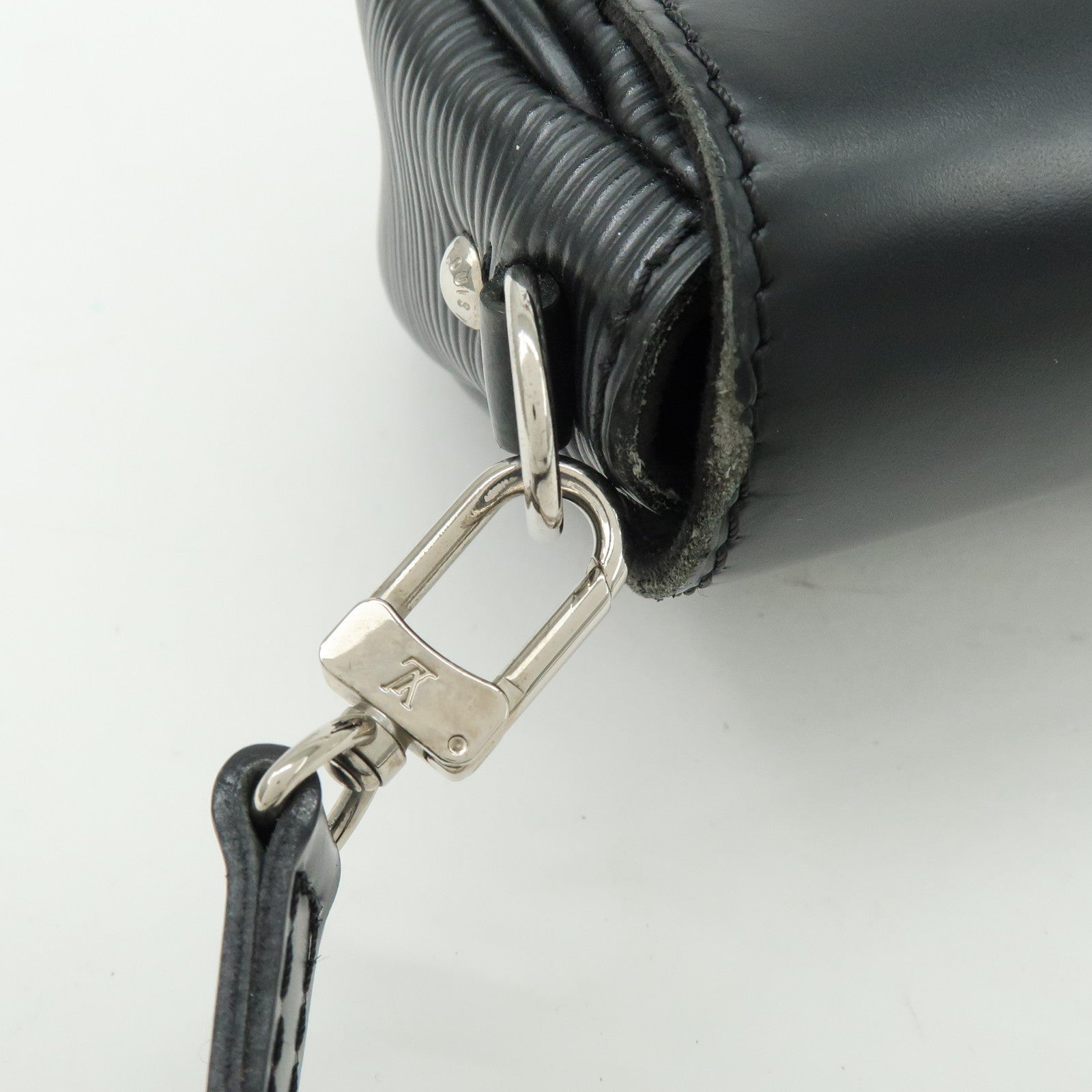 Louis Vuitton Epi Pochette Montaigne Shoulder Bag Noir M59292