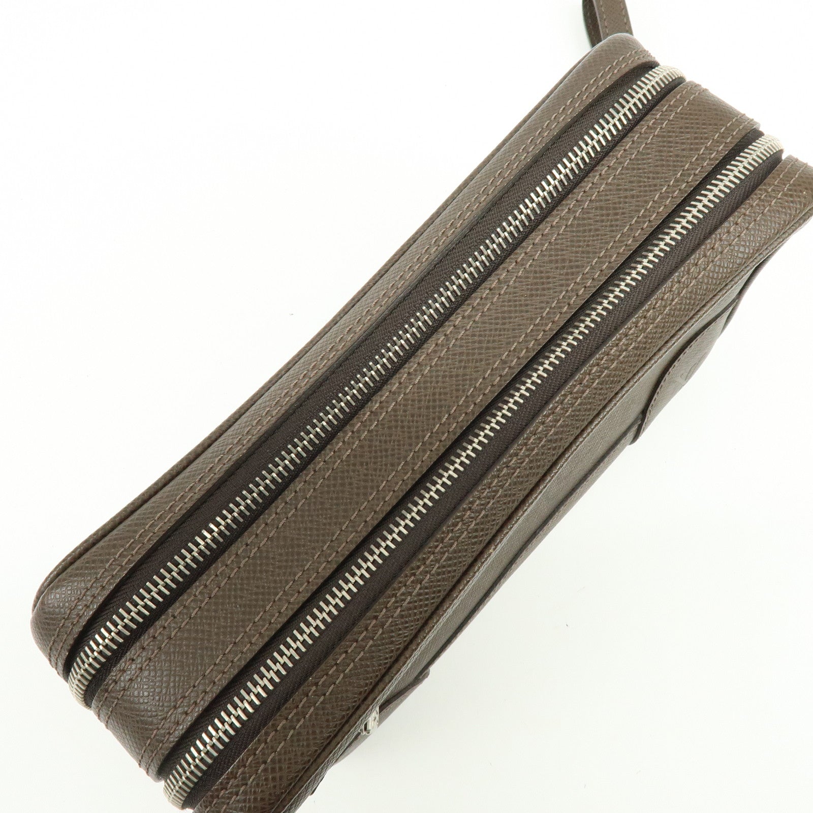 Louis Vuitton Taiga Neo Pavel Clultch Bag Grizzly M31148