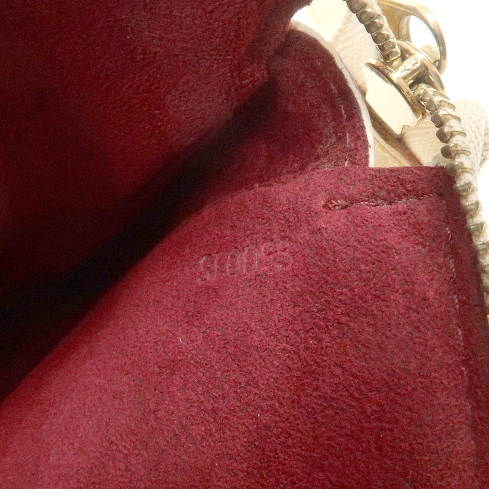 Louis Vuitton Monogram Multicolor Pochette Accessoires Blanc M92649