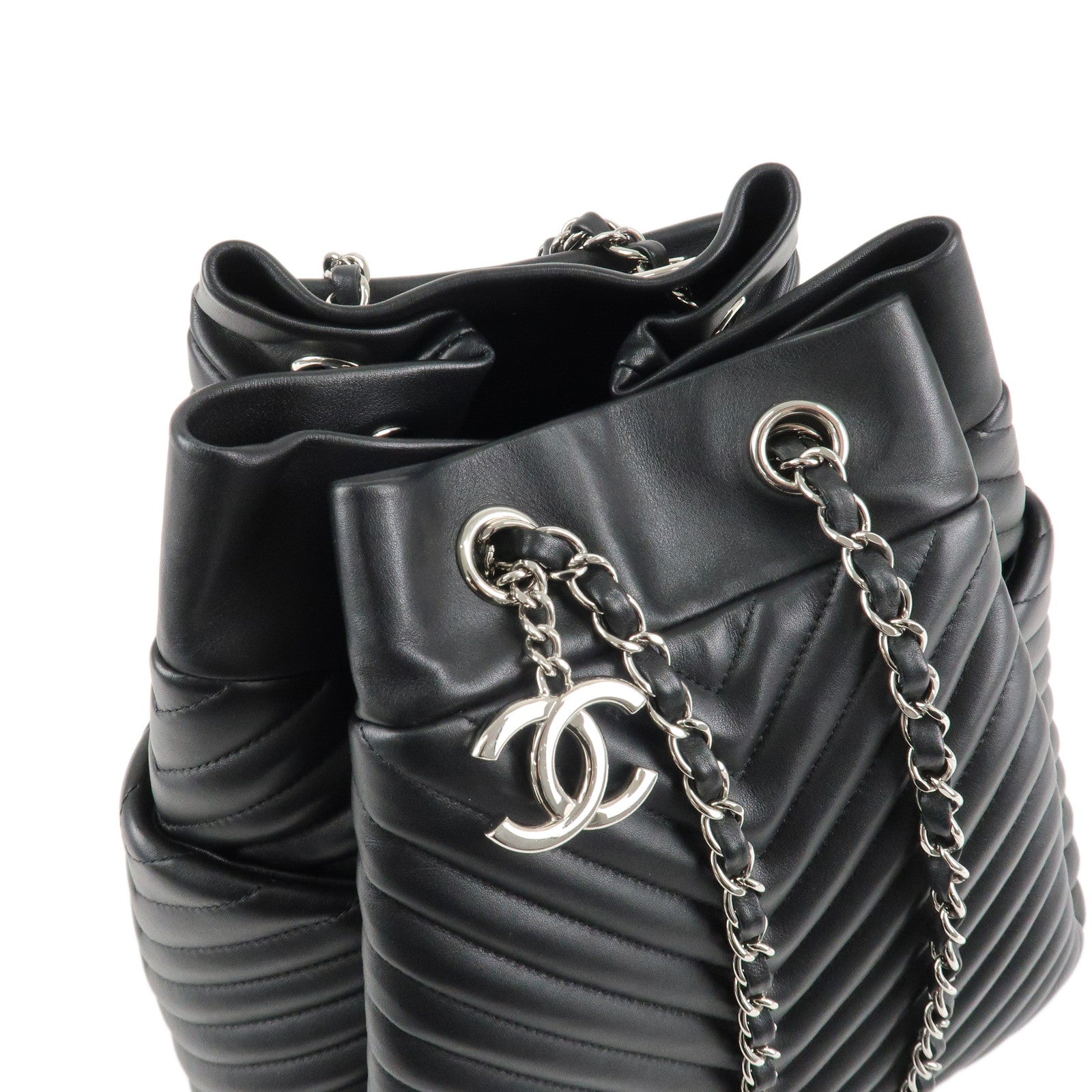 CHANEL Matelasse V Stich Calf Leather Chain Shoulder Bag Black A91135 Used