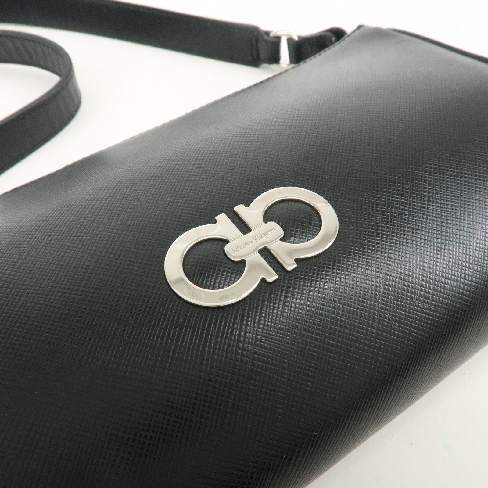 Ferragamo Gancini Leather Shoulder Bag Hand Bag Black