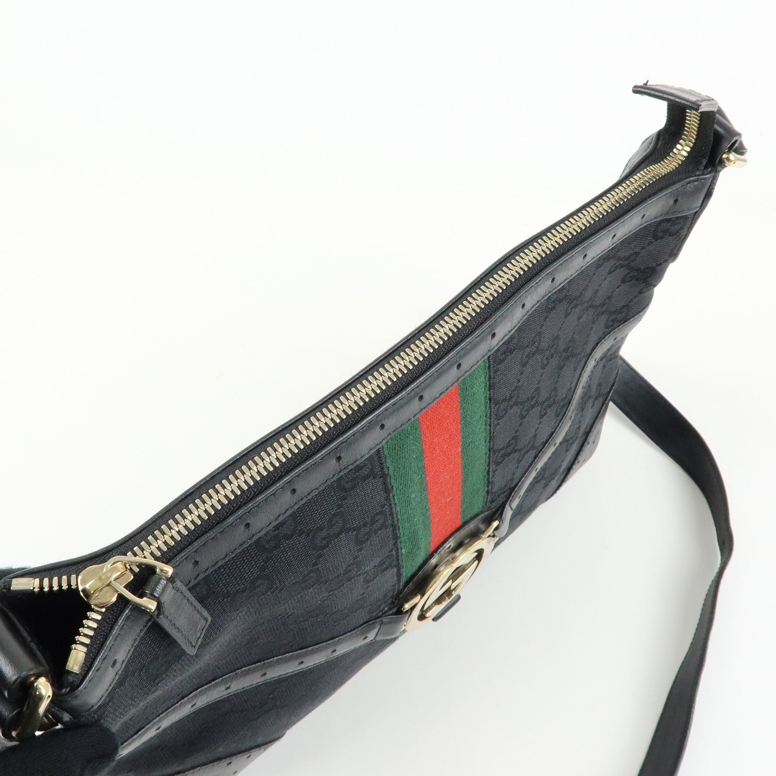 GUCCI Sherry Interlocking G GG Canvas Leather Shoulder Bag 131033