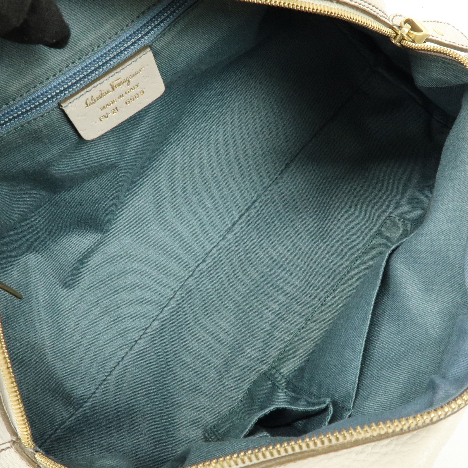 Ferragamo Gancini Leather Shoulder Bag Hand Bag Ivory