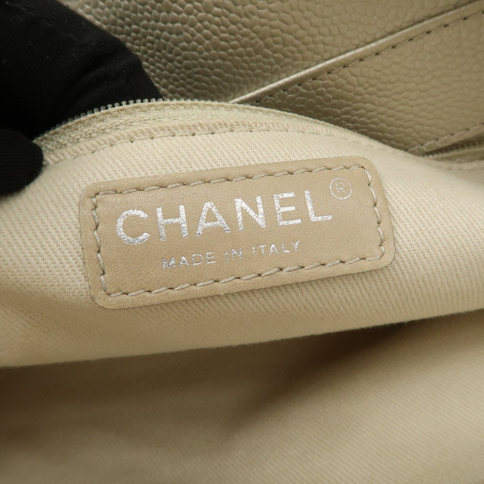 CHANEL Logo Caviarskin Chain Shoulder Bag White Silver HDW