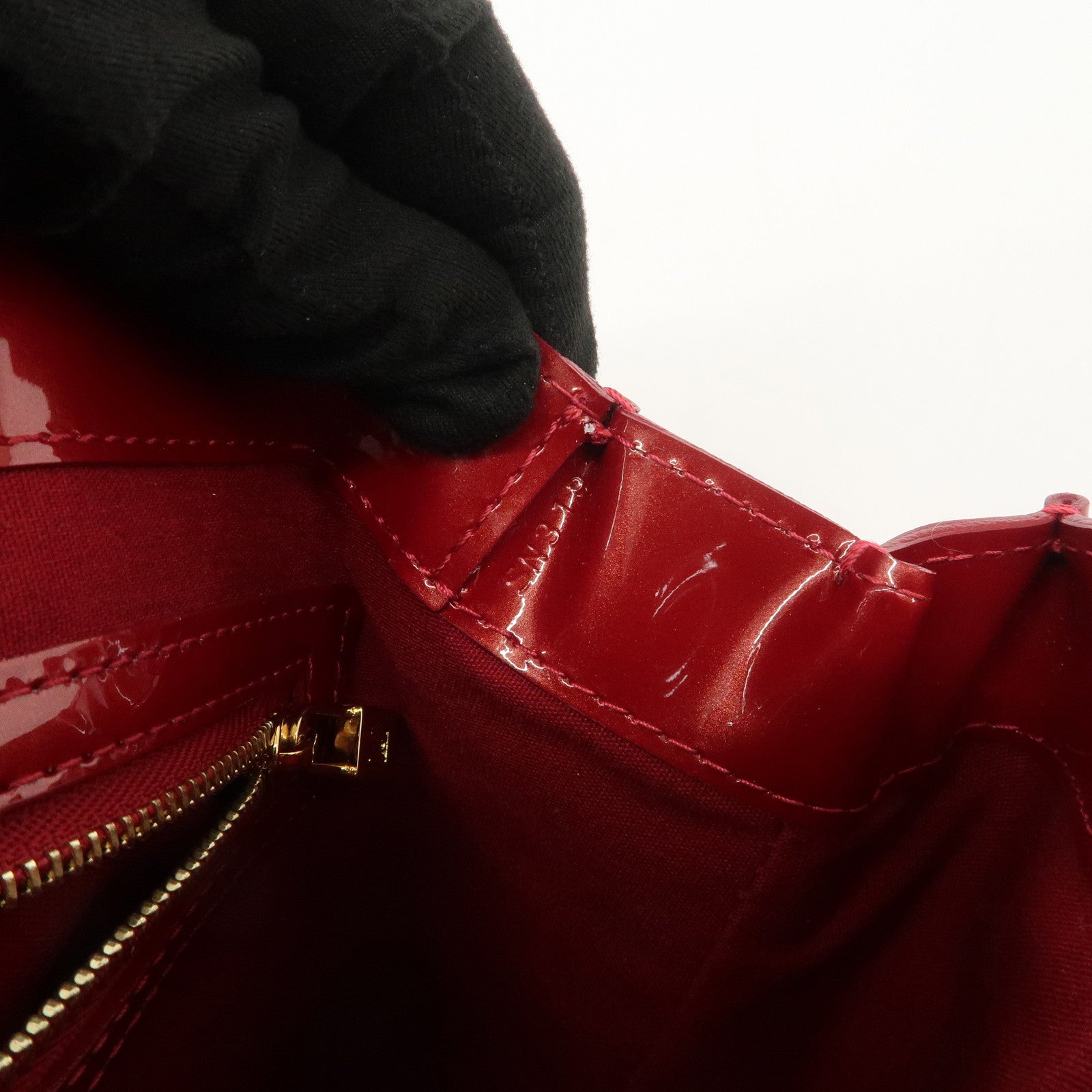 Louis Vuitton Monogram Vernis Wilshire PM Hand Bag Red M93642