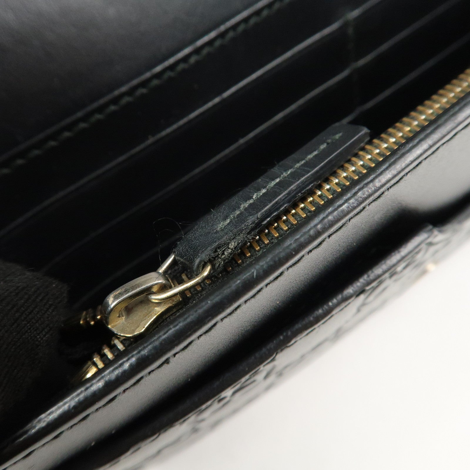 GUCCI Interlocking G Guccissima Leather Chain Shoulder Wallet Black